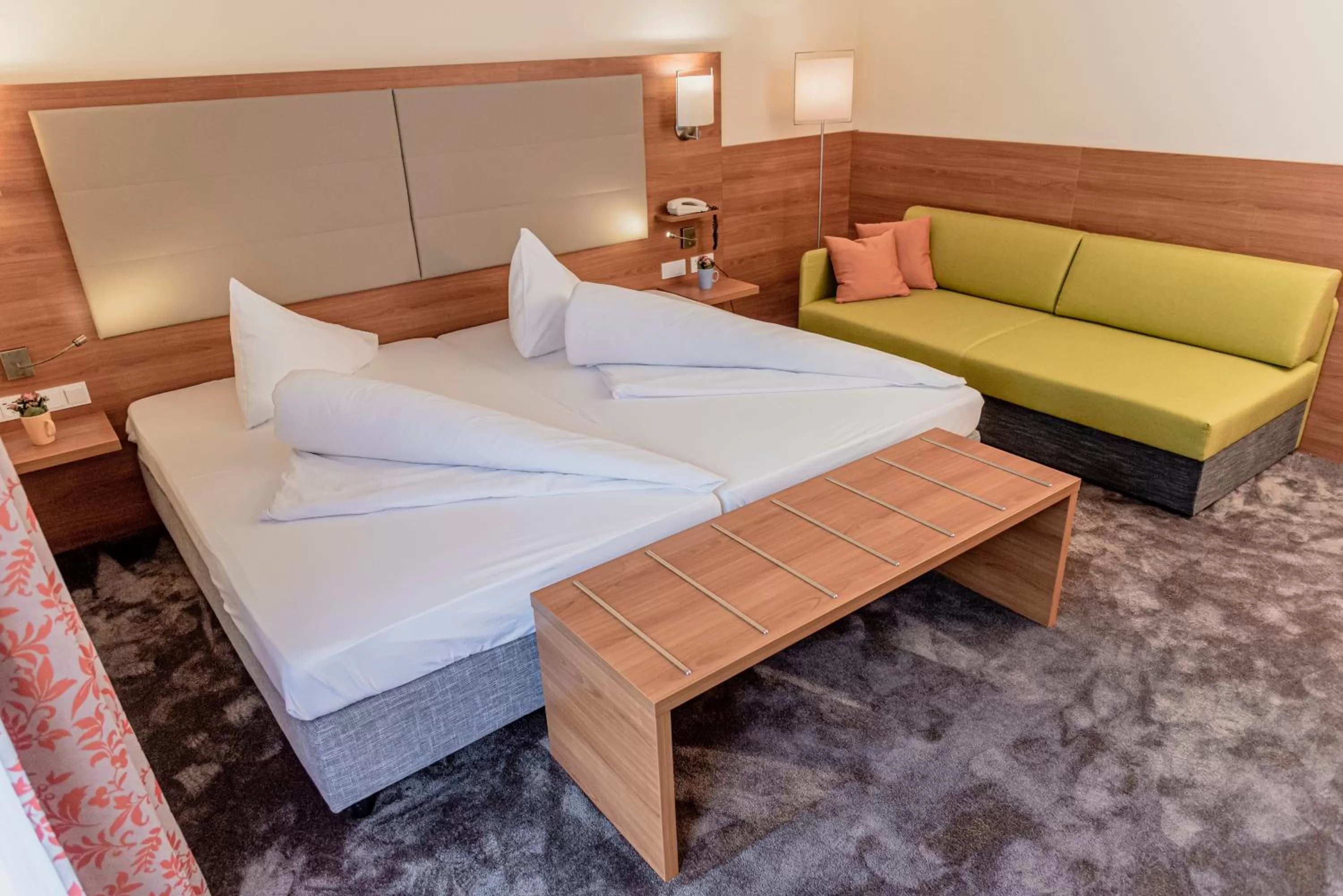 Bed in Wohlfühlhotel Goiserer Mühle