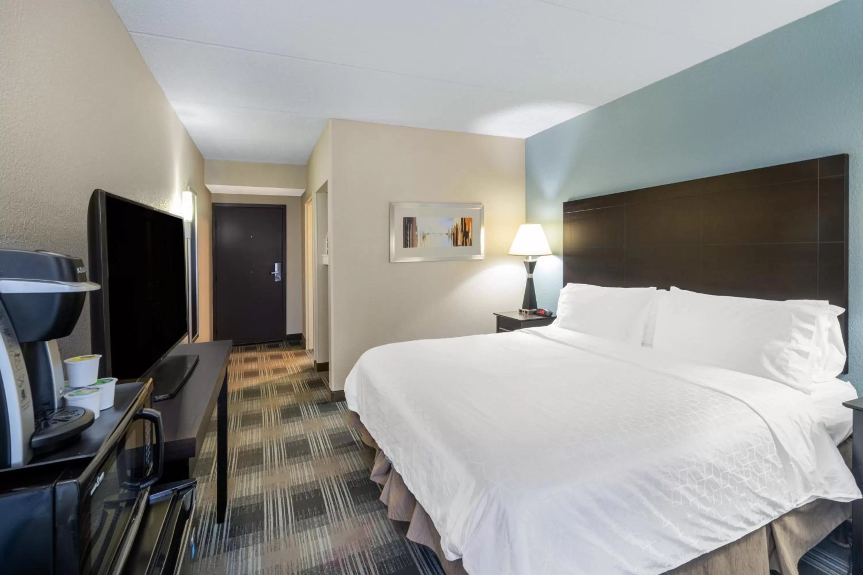 Photo of the whole room, Bed in Holiday Inn Express Forsyth by IHG