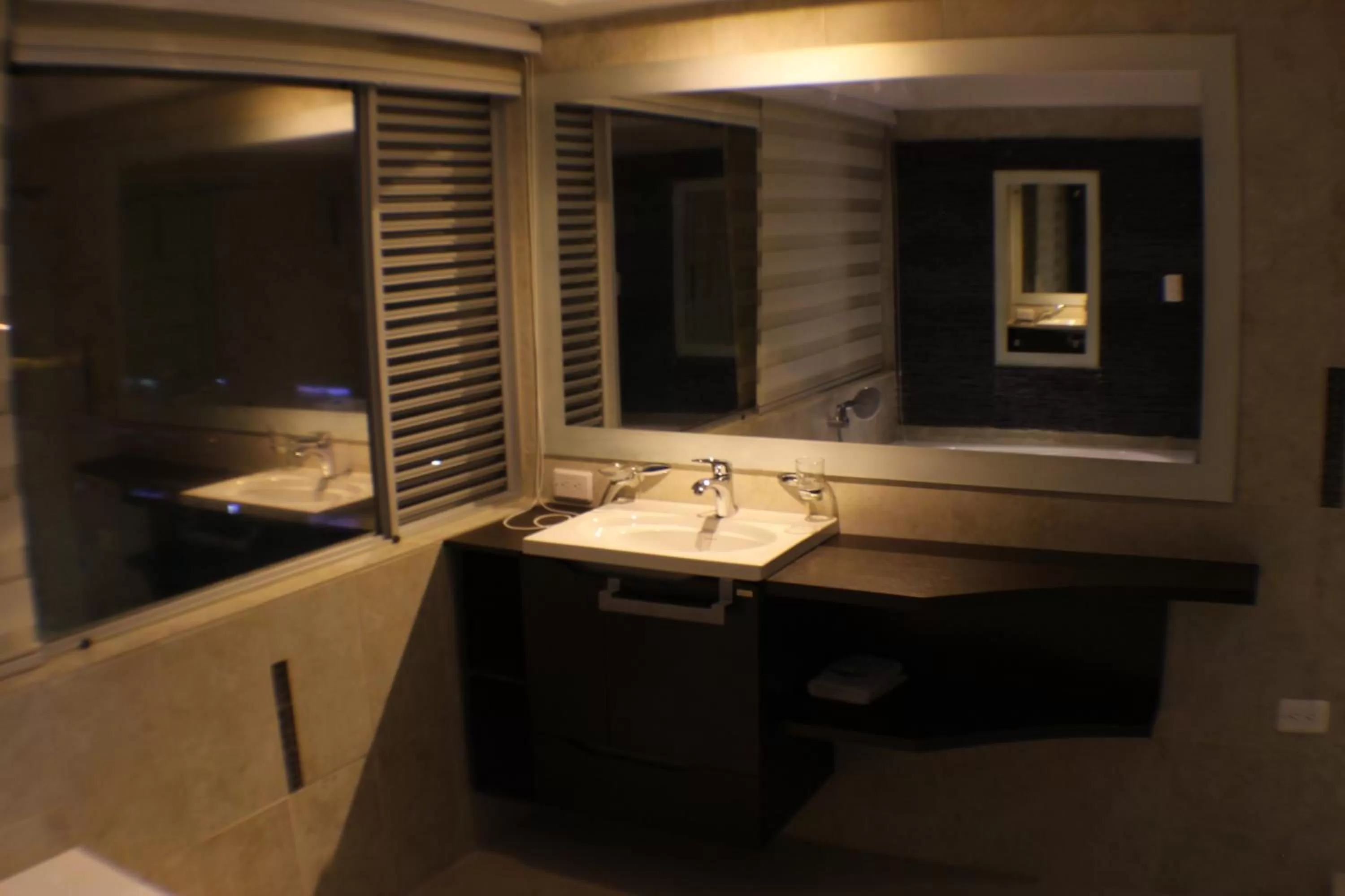 Shower in Sky Club Eco Hotel