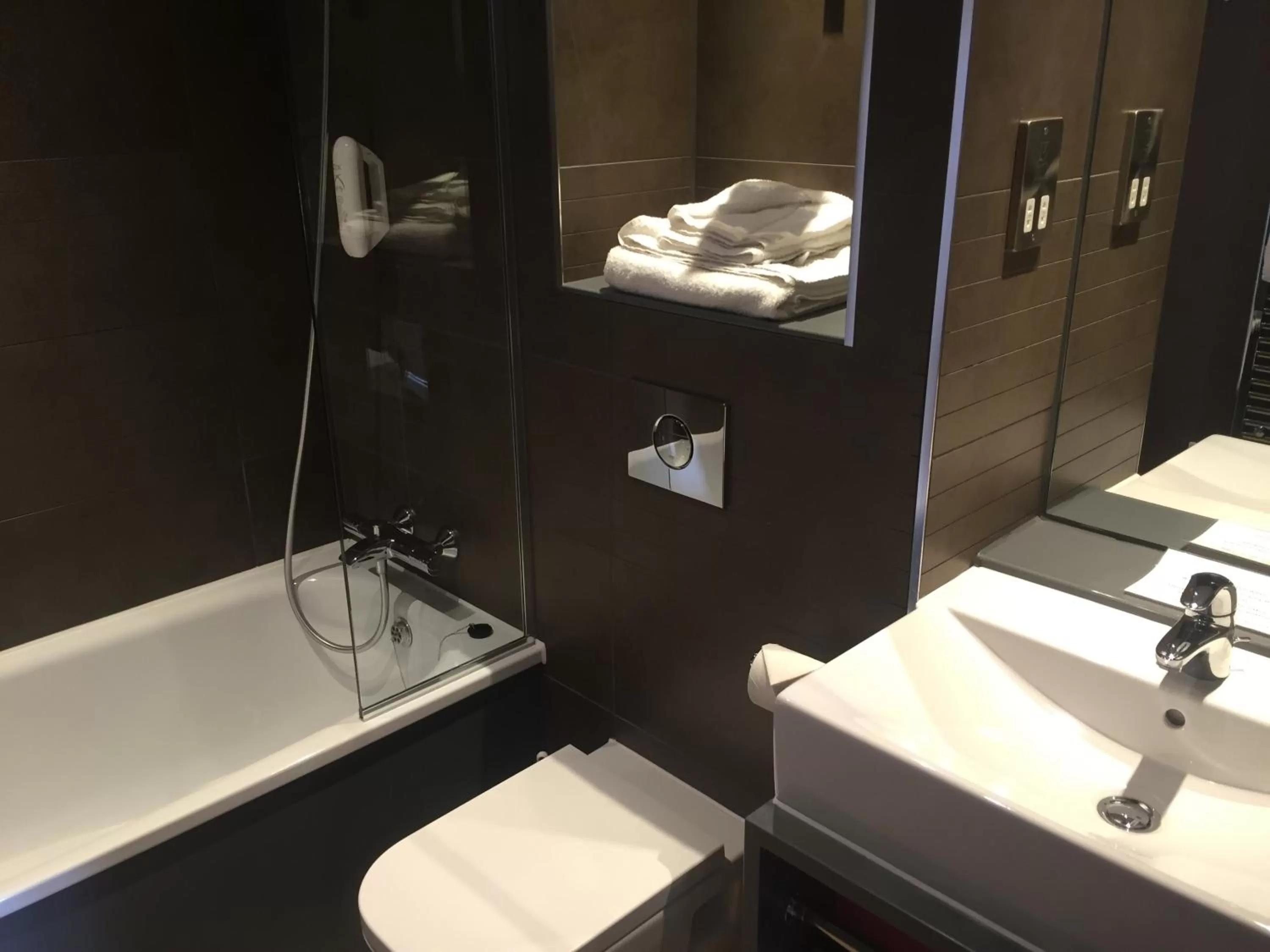 Bathroom in The Last Post Wetherspoon Hotel