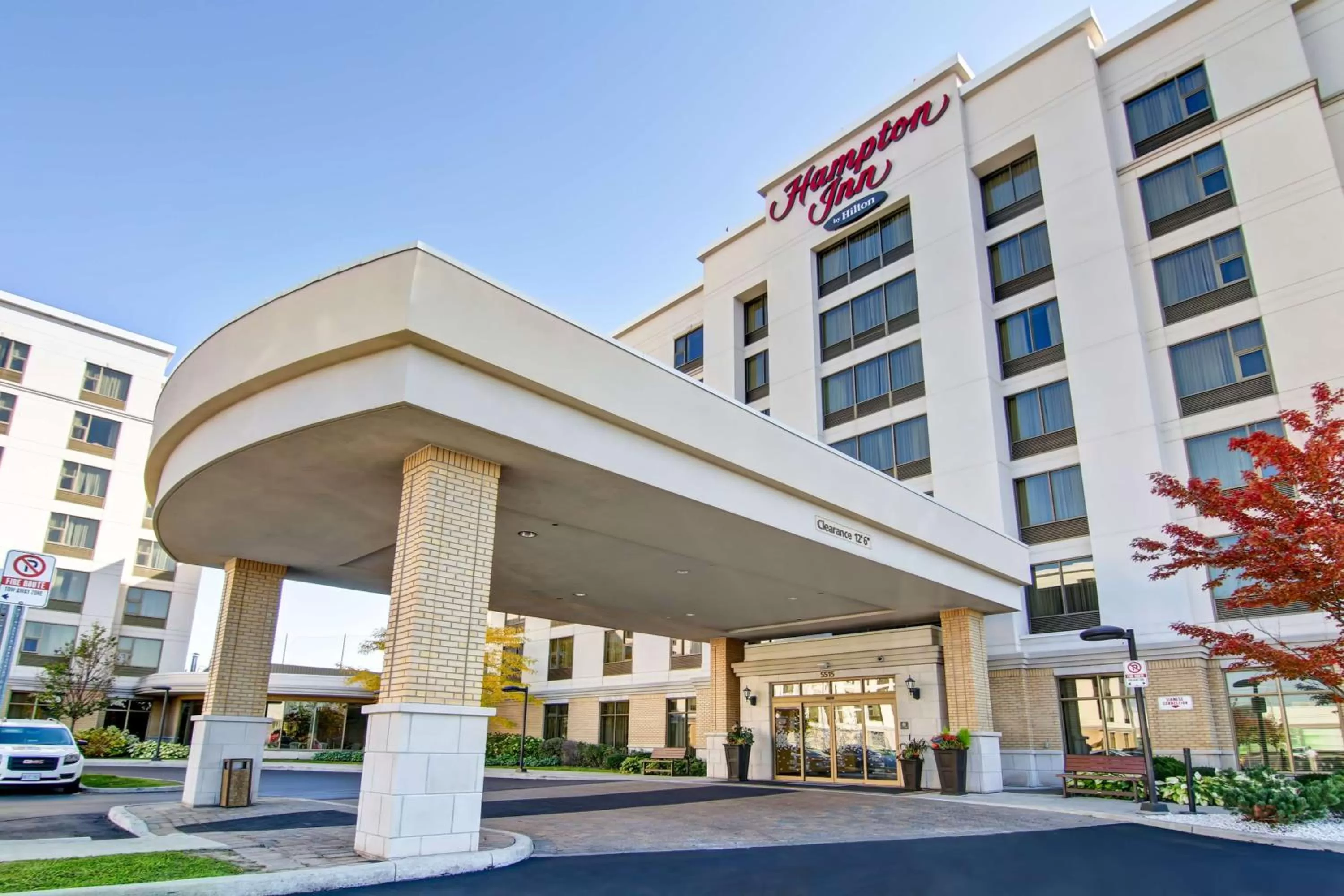 Property building in Hampton Inn by Hilton Toronto Airport Corporate Centre