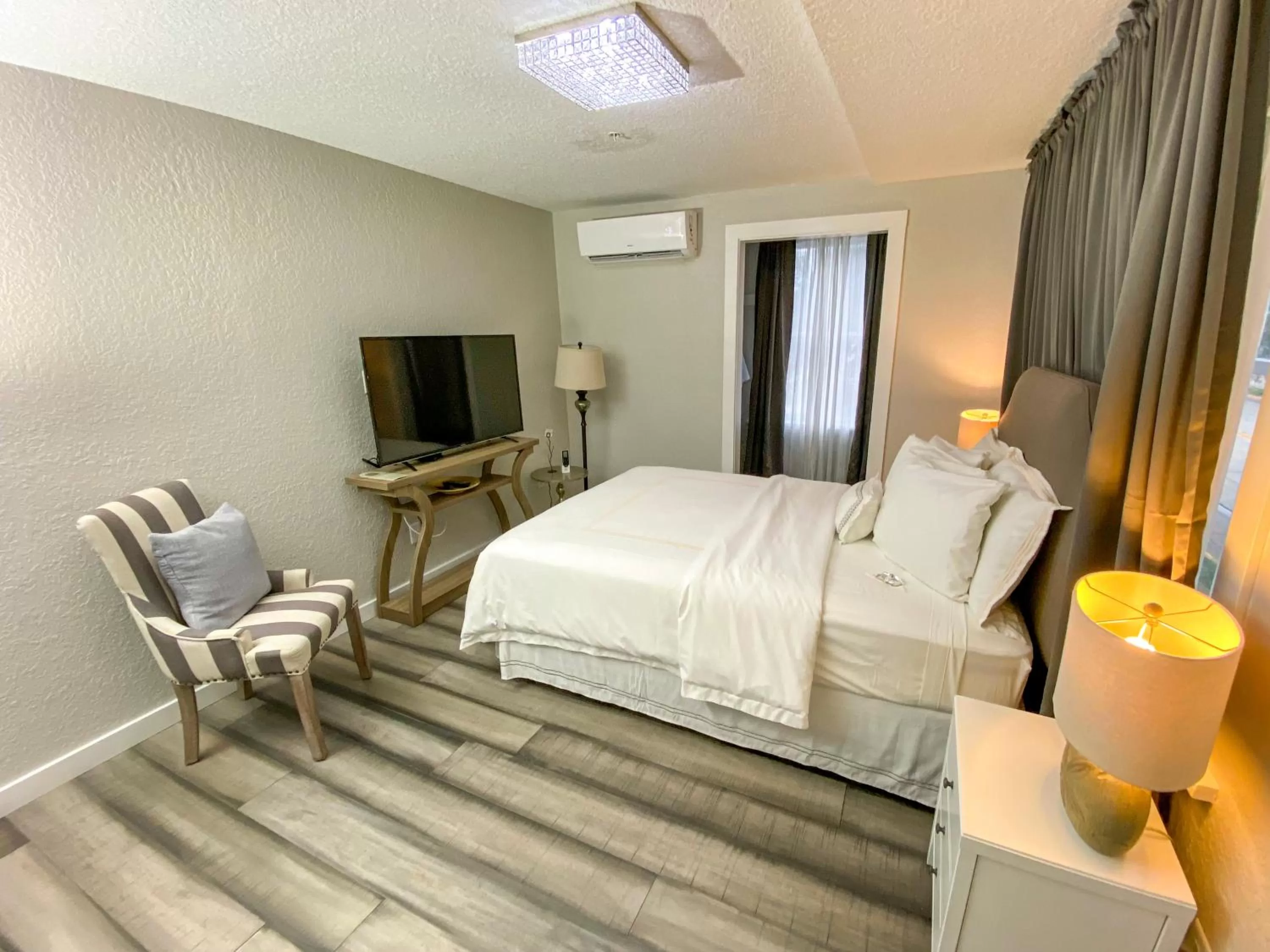 Bed in Artisan Downtown