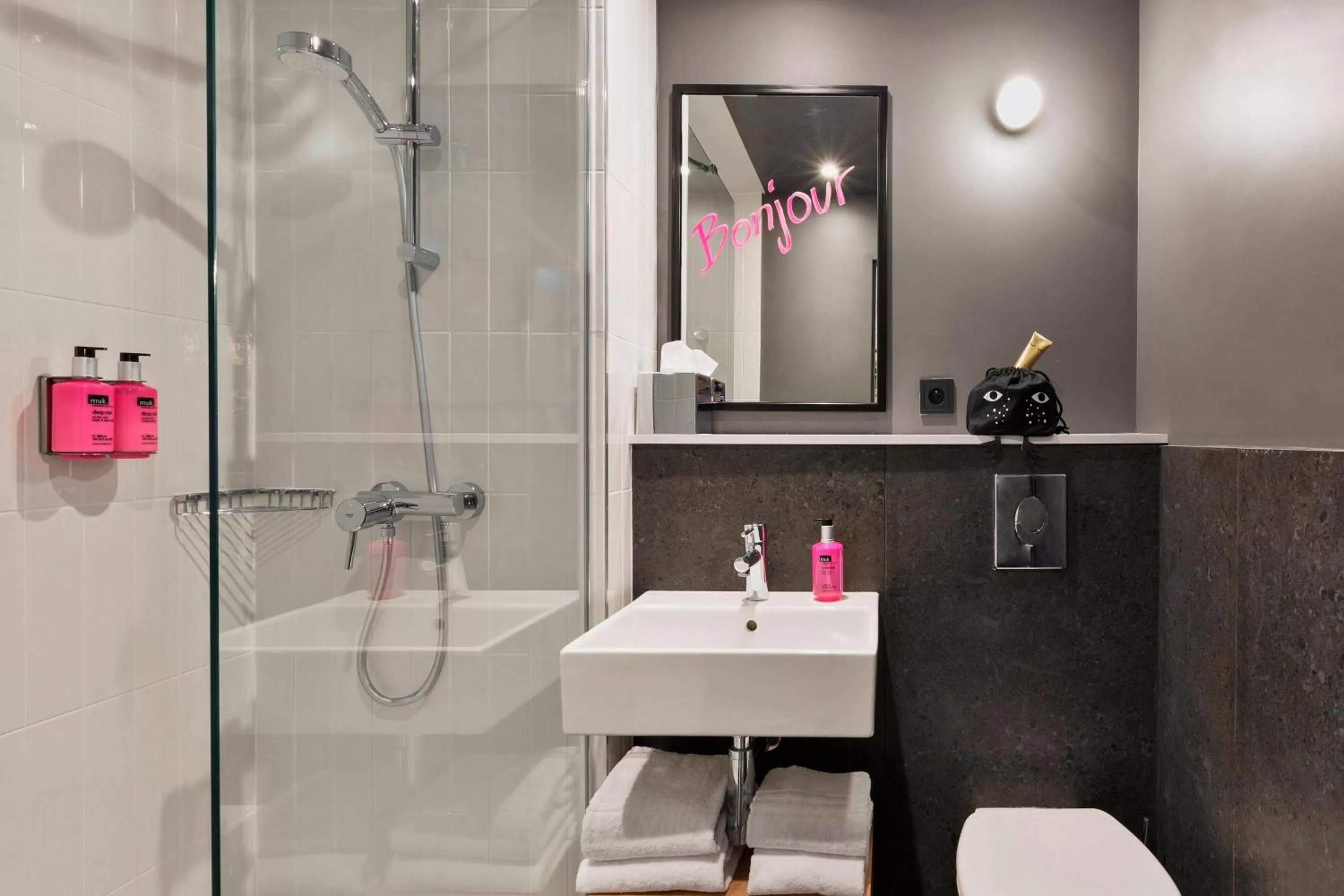 Bathroom in Moxy Paris Bastille