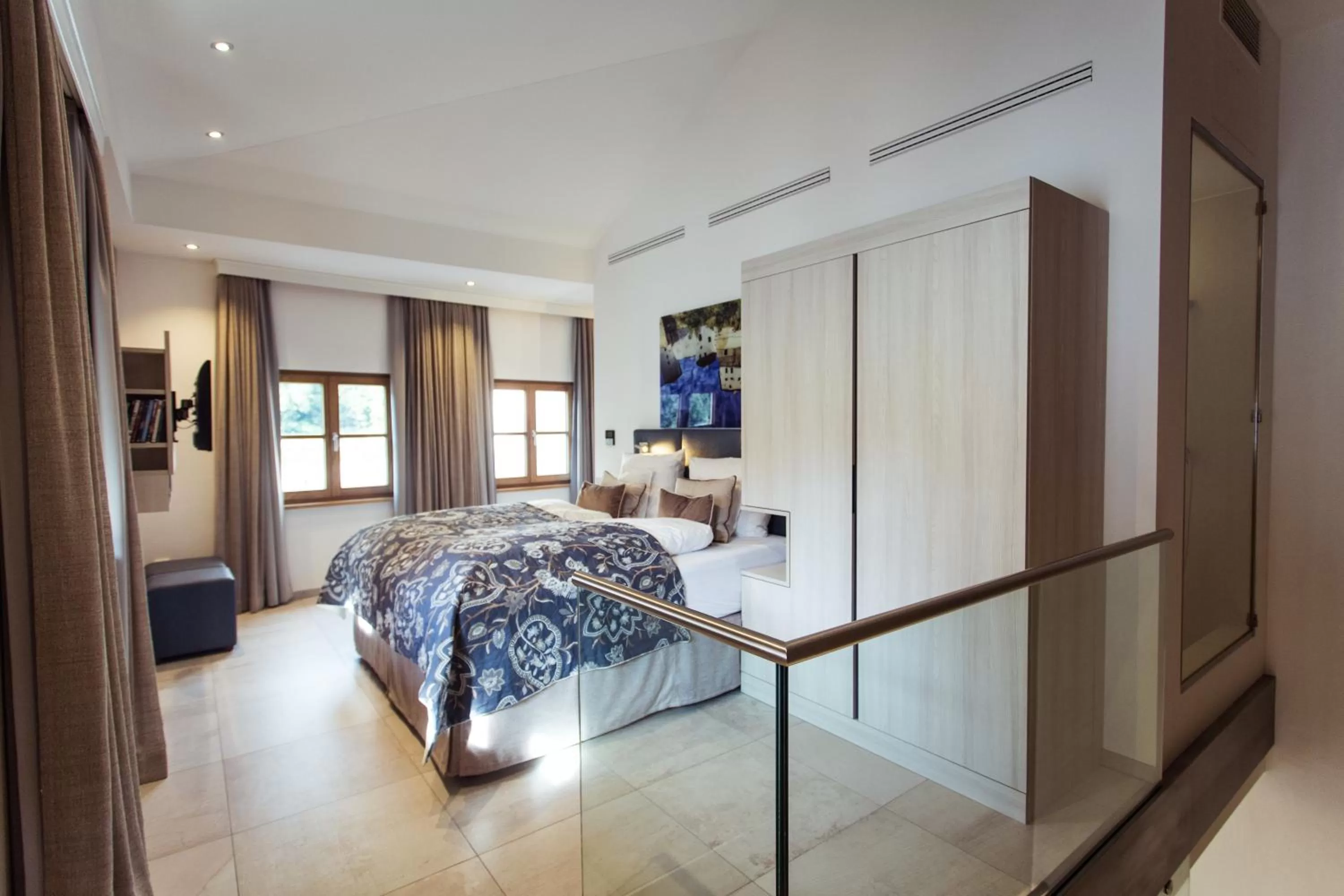 Photo of the whole room, Bed in Passau - Suites