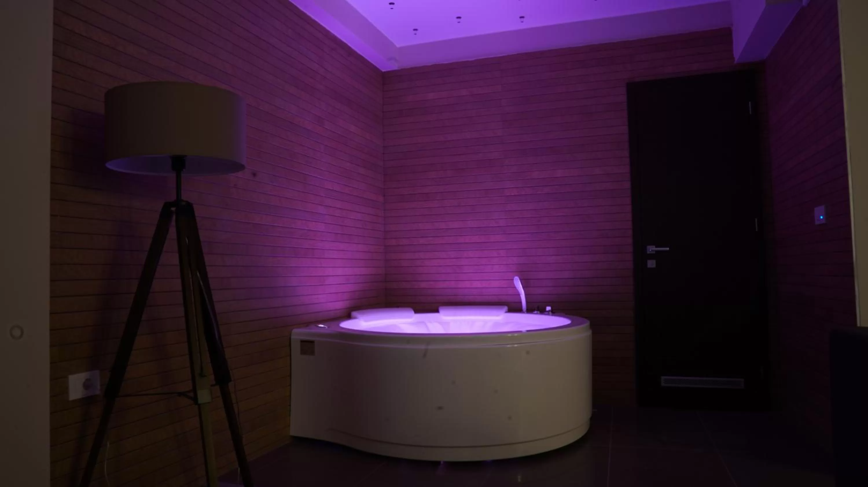 Shower in Hotel Premium