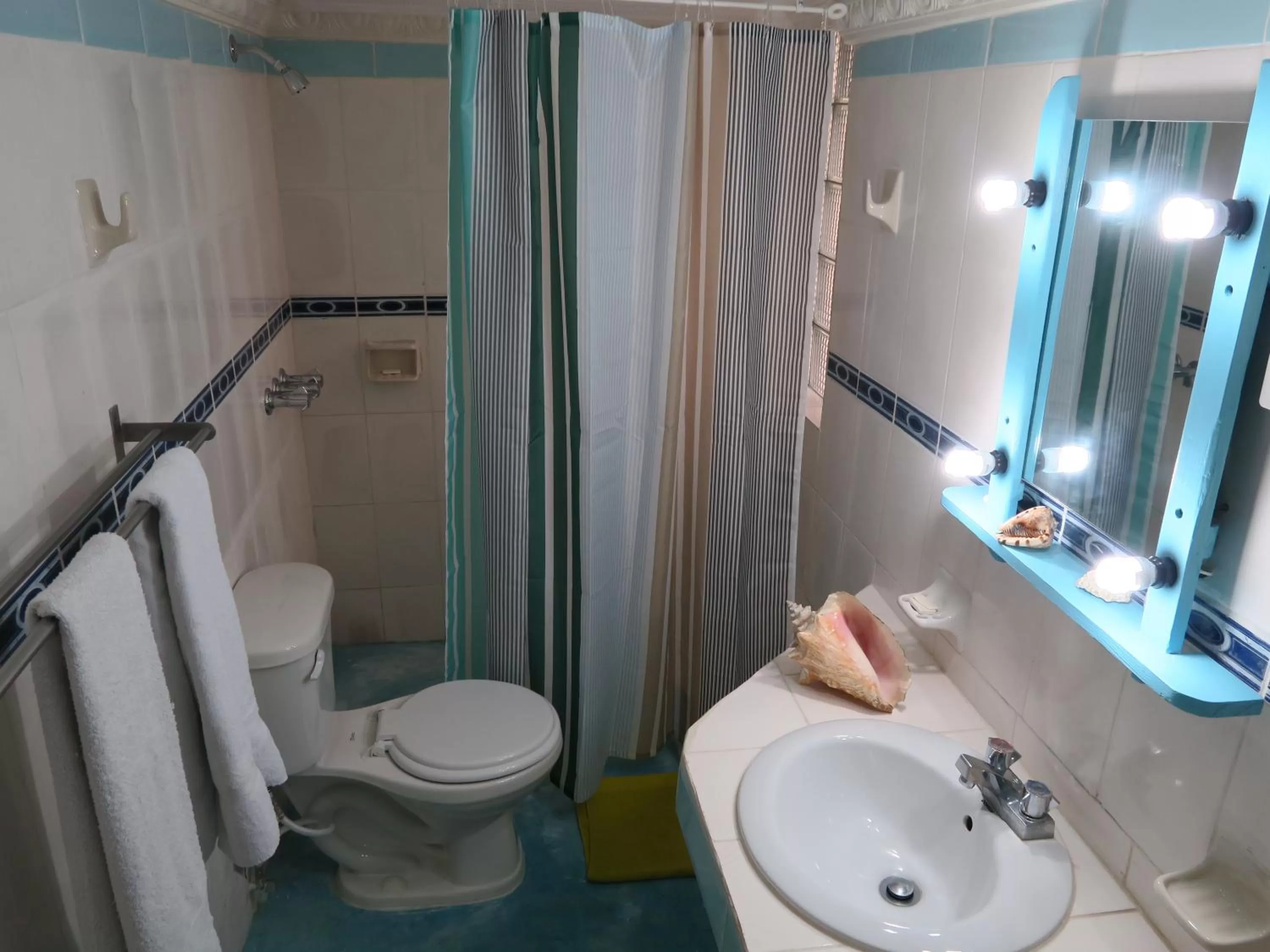 Shower, Bathroom in Hotel Club Rolling Stone