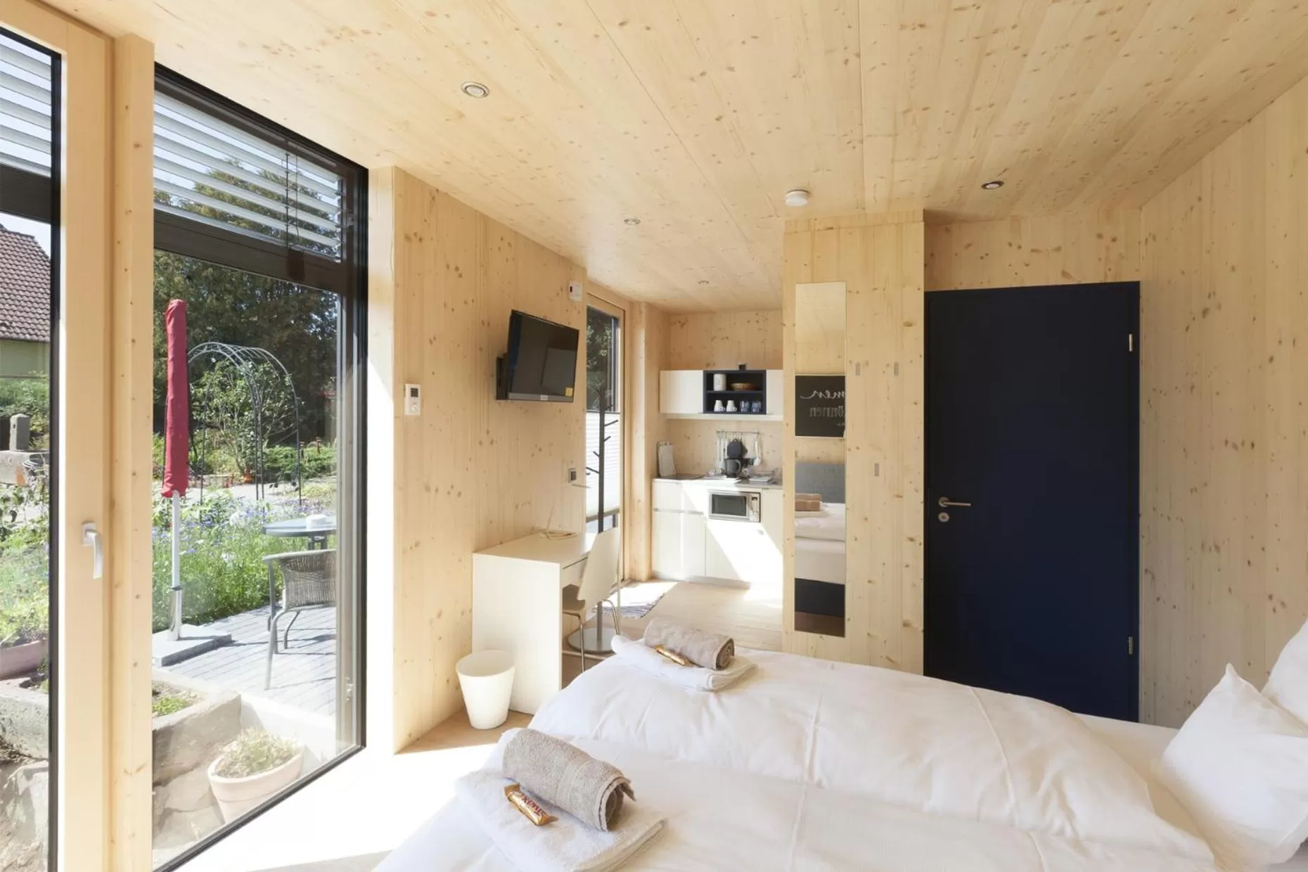 Photo of the whole room, Bed in mein kleinHOTEL