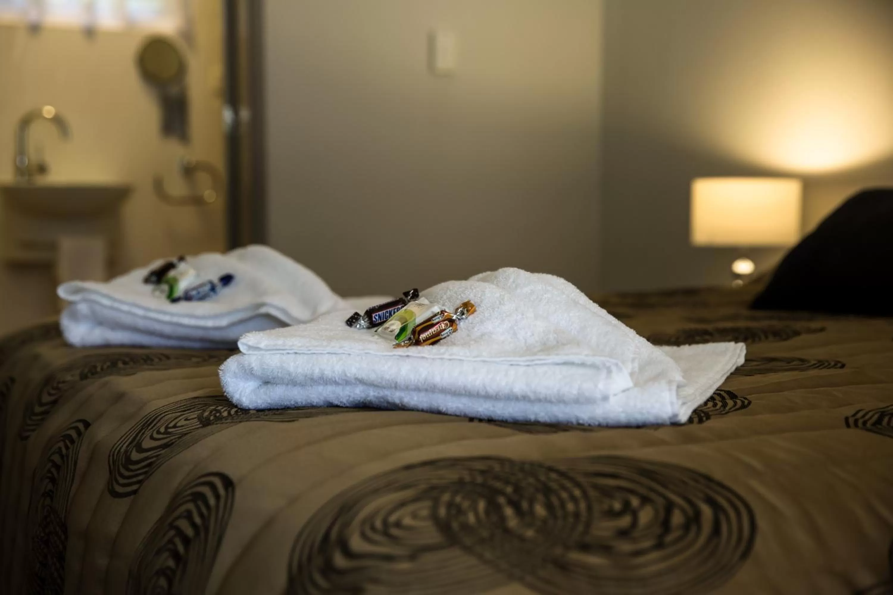 Bed in Tall Trees Motel Mountain Retreat