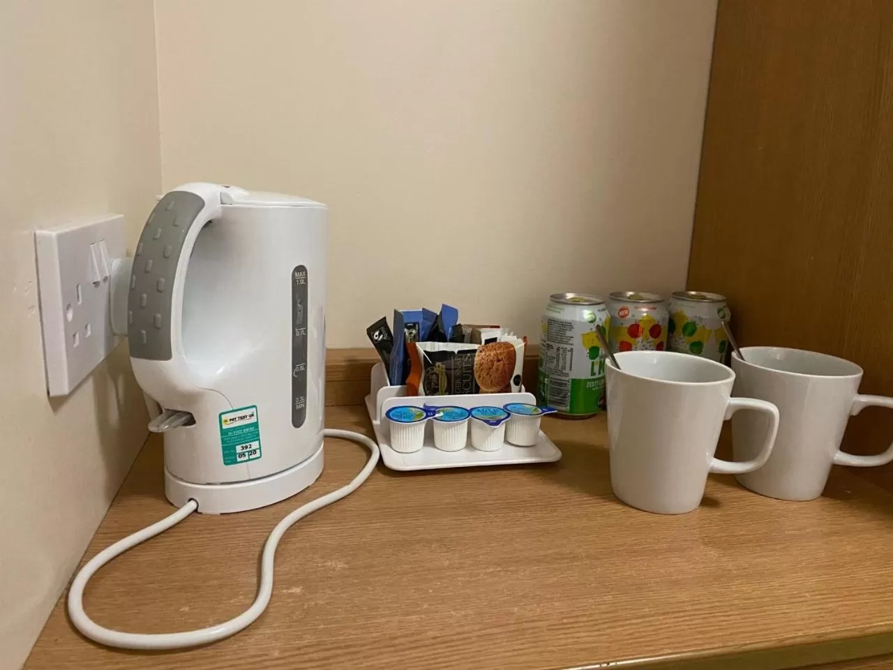 Coffee/tea facilities in Days Inn Michaelwood M5
