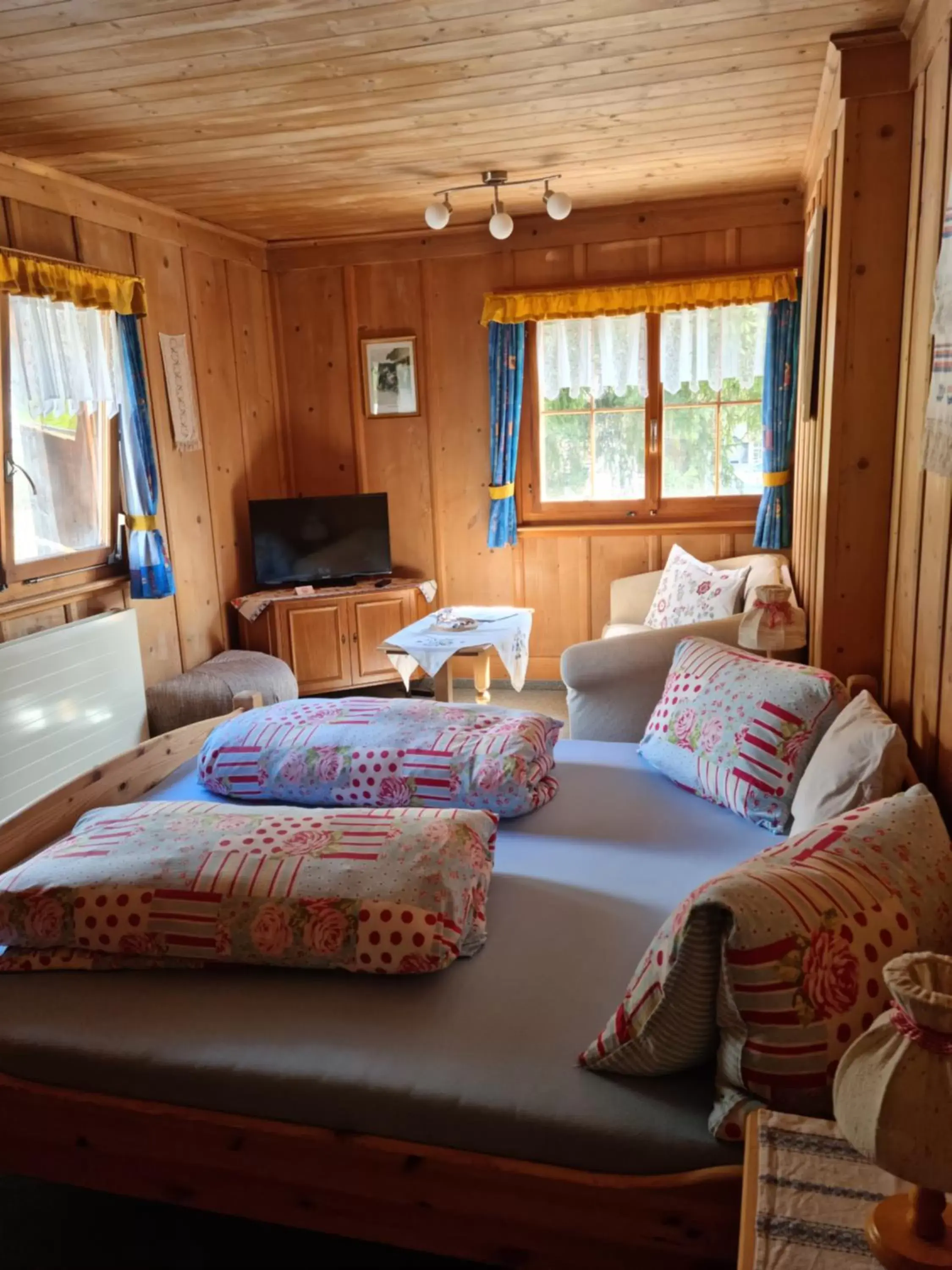 Deluxe Double Room (2 Adults + 1 Child) in Pension Hof zur Stilli Deluxe Double Room (2 Adults + 1 Child) in Pension Hof zur Stilli