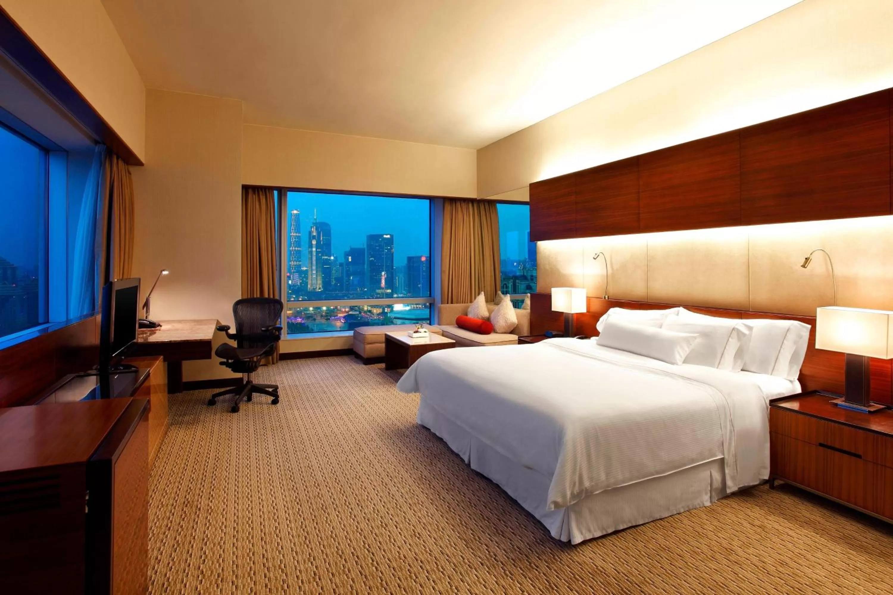 Photo of the whole room, Bed in The Westin Guangzhou
