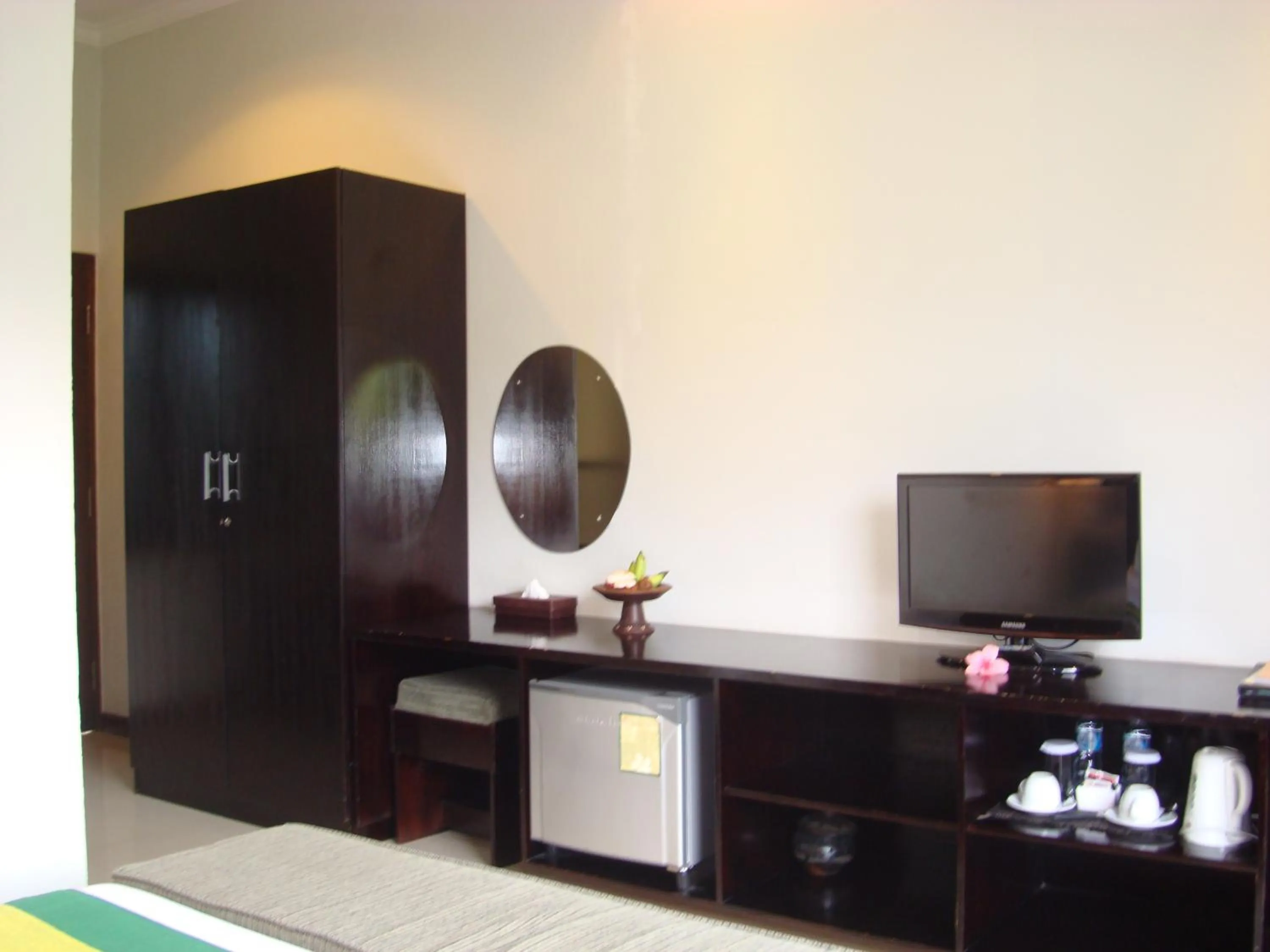 TV and multimedia in Anini Raka Resort & Spa