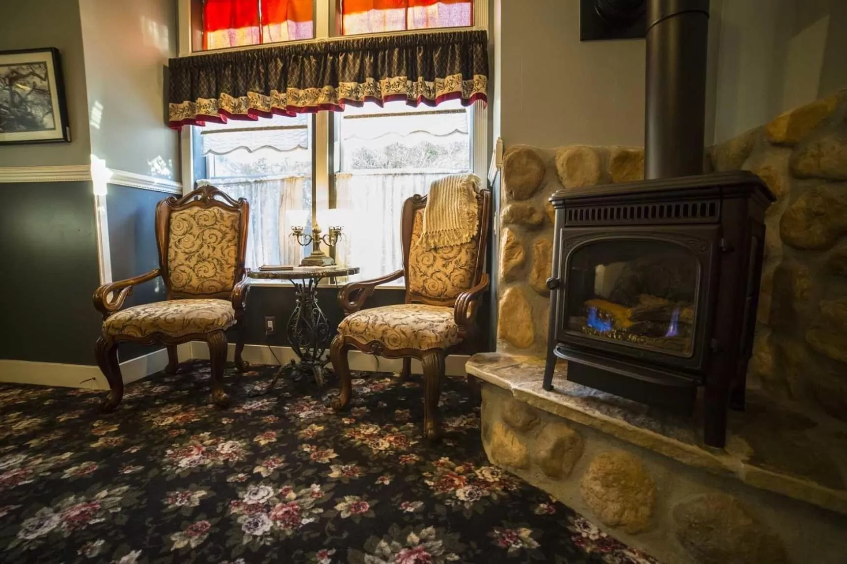 Seating area in ForFriends Inn Wine Country Bed and Breakfast