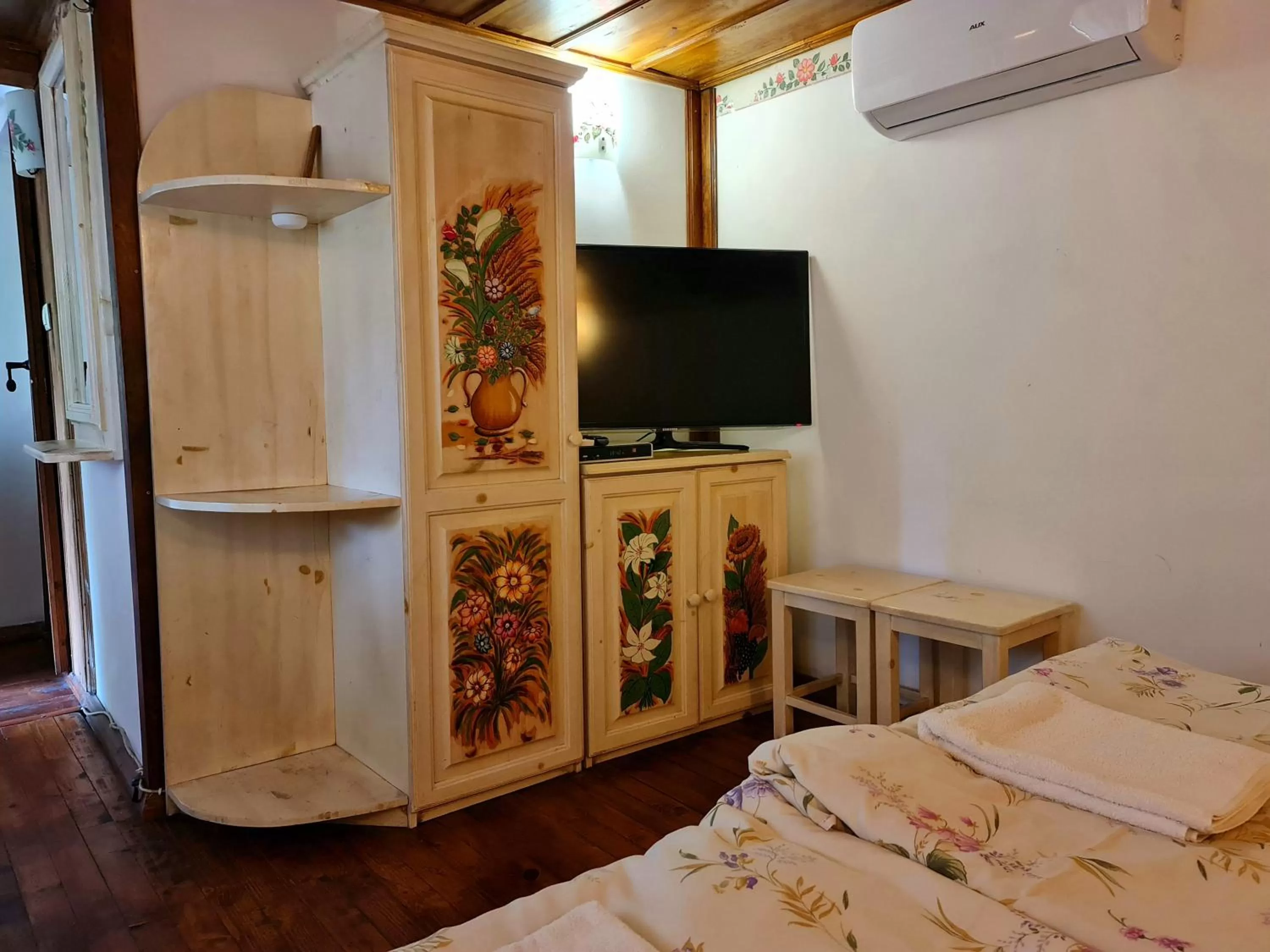 TV/Entertainment Center in The Old House Family Hotel