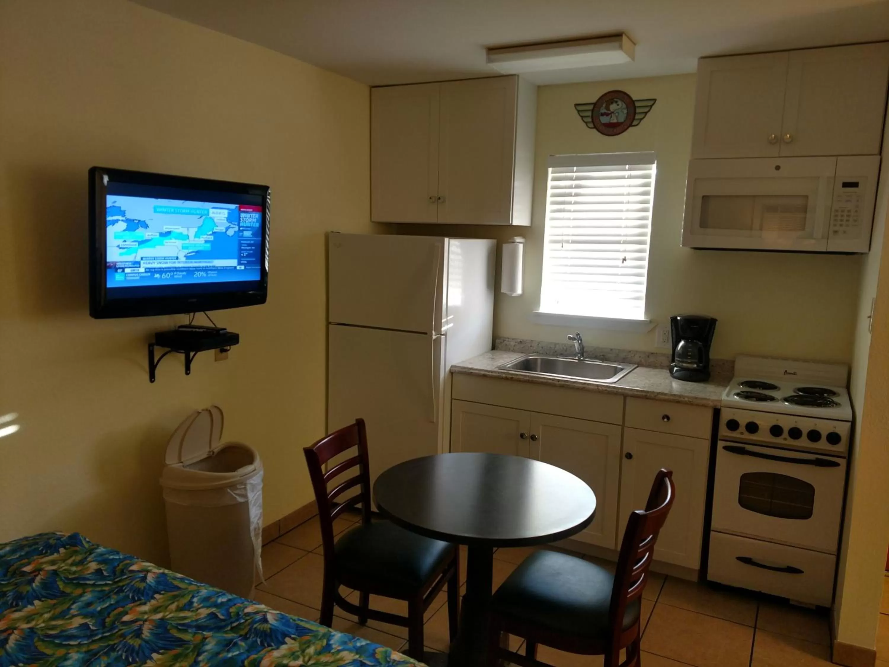 Queen Room with Two Queen Beds with Kitchen in Amelia's Landing