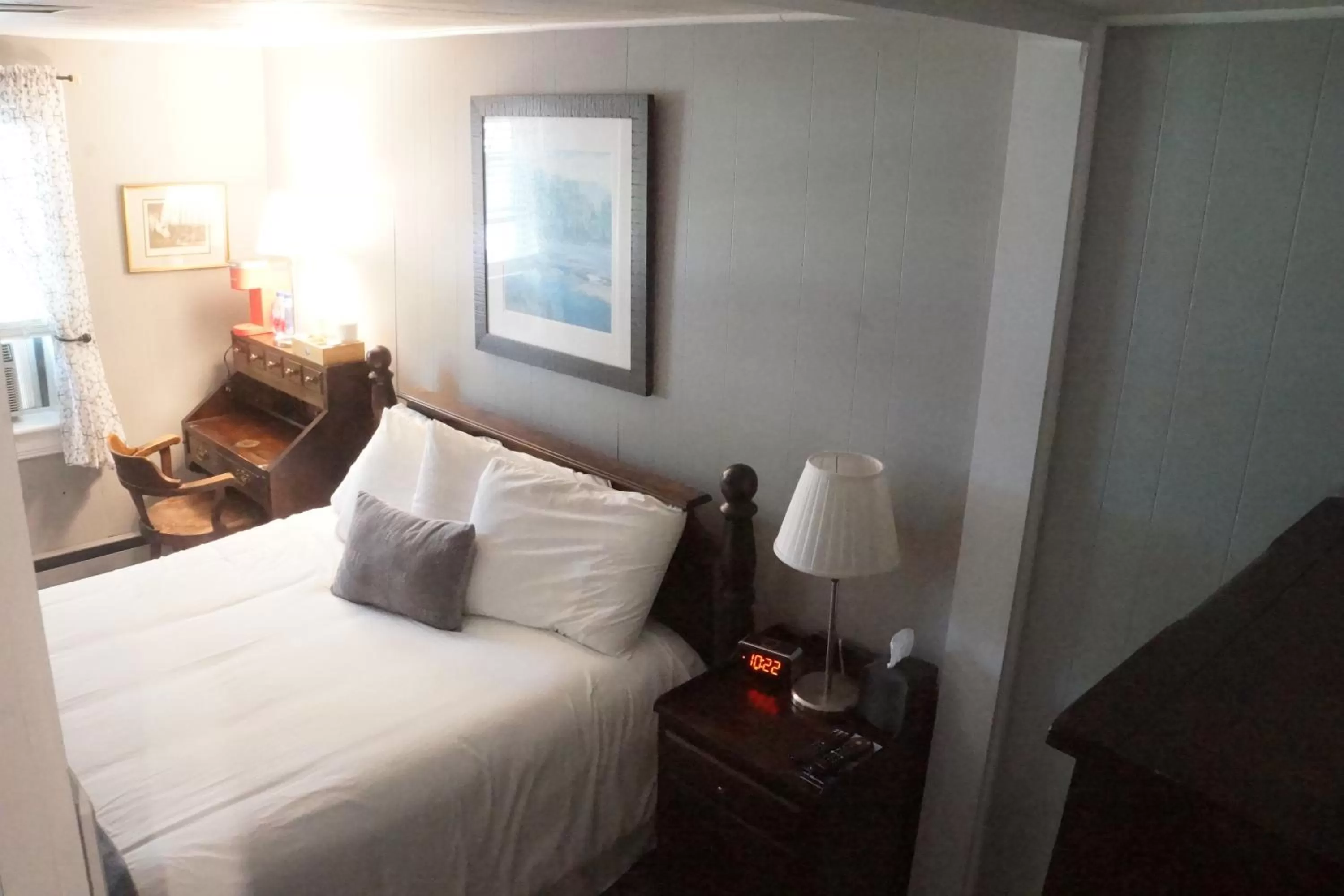 Bed in The Frogtown Inn