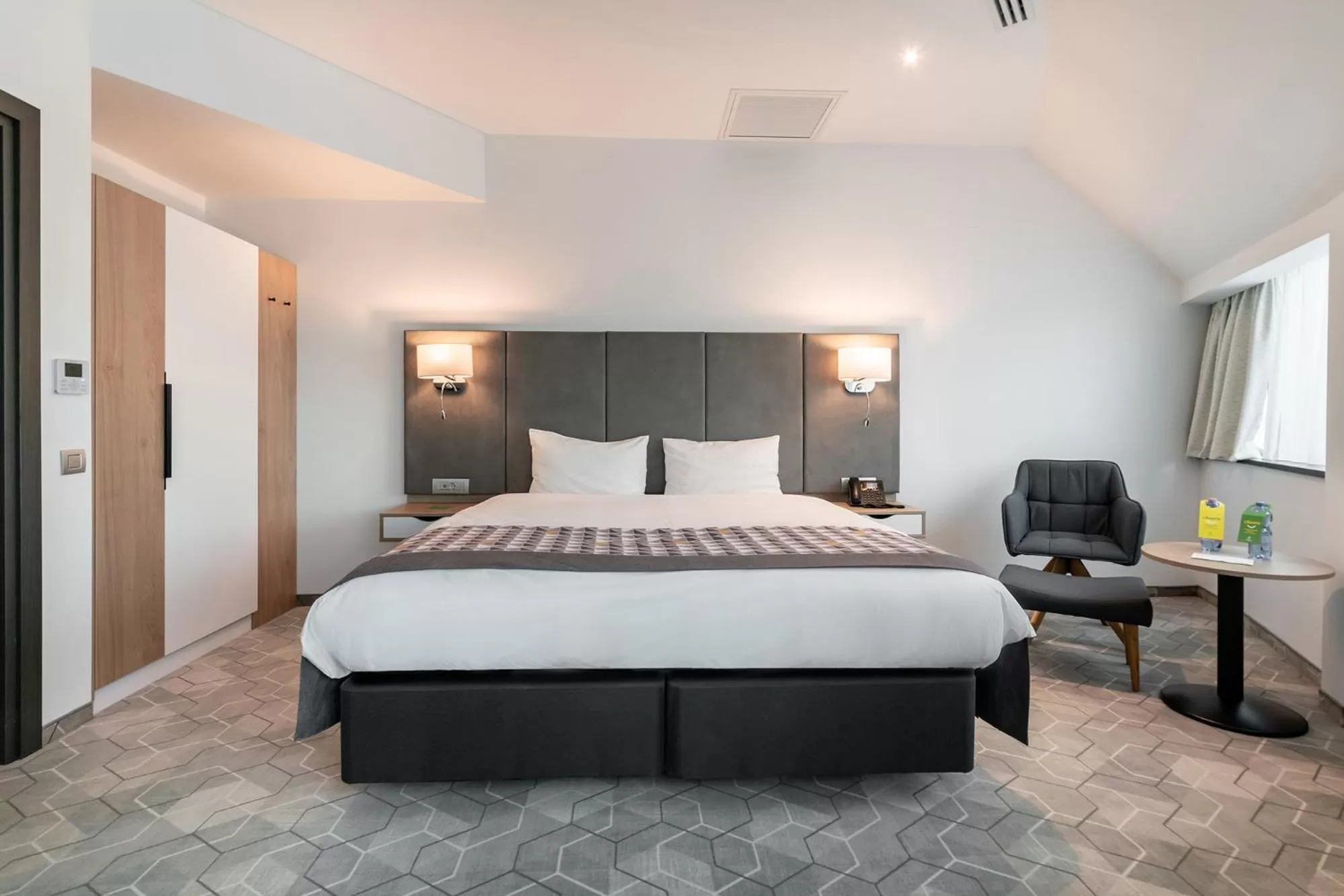 Bed in Holiday Inn Bucharest - Times by IHG