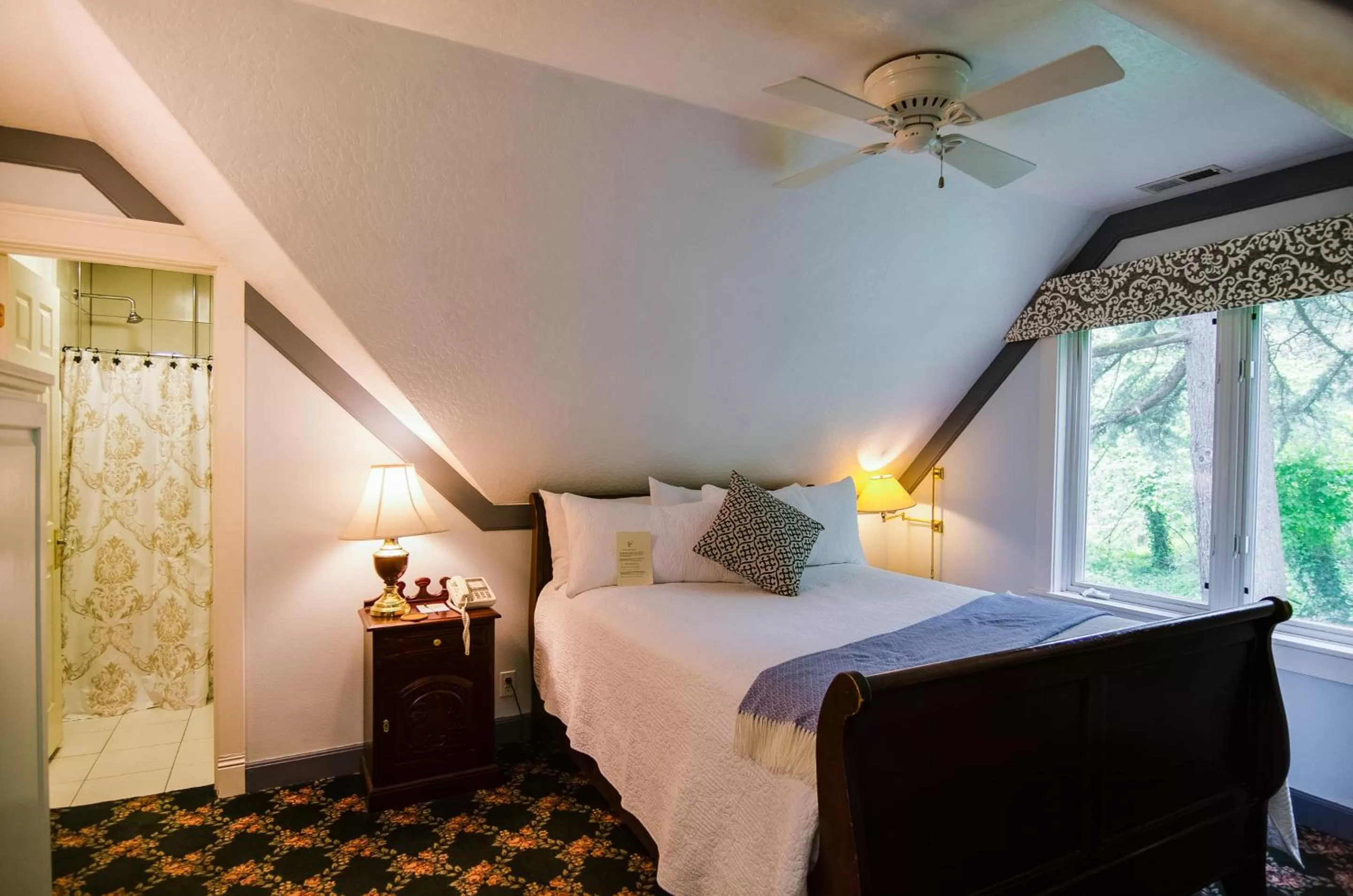 Bed in The Campbell House Inn