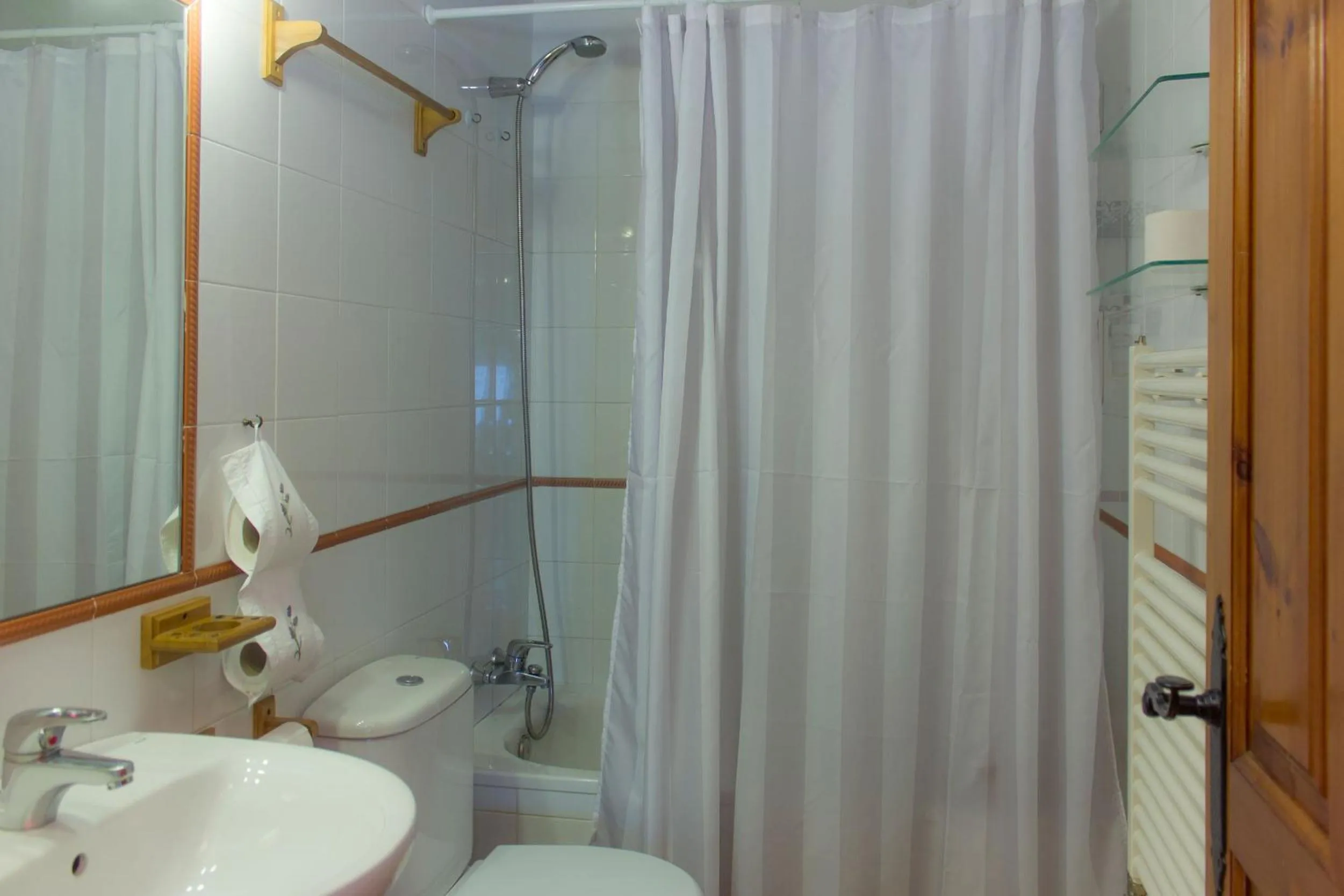 Bathroom in Viviendas Rurales El Covaju