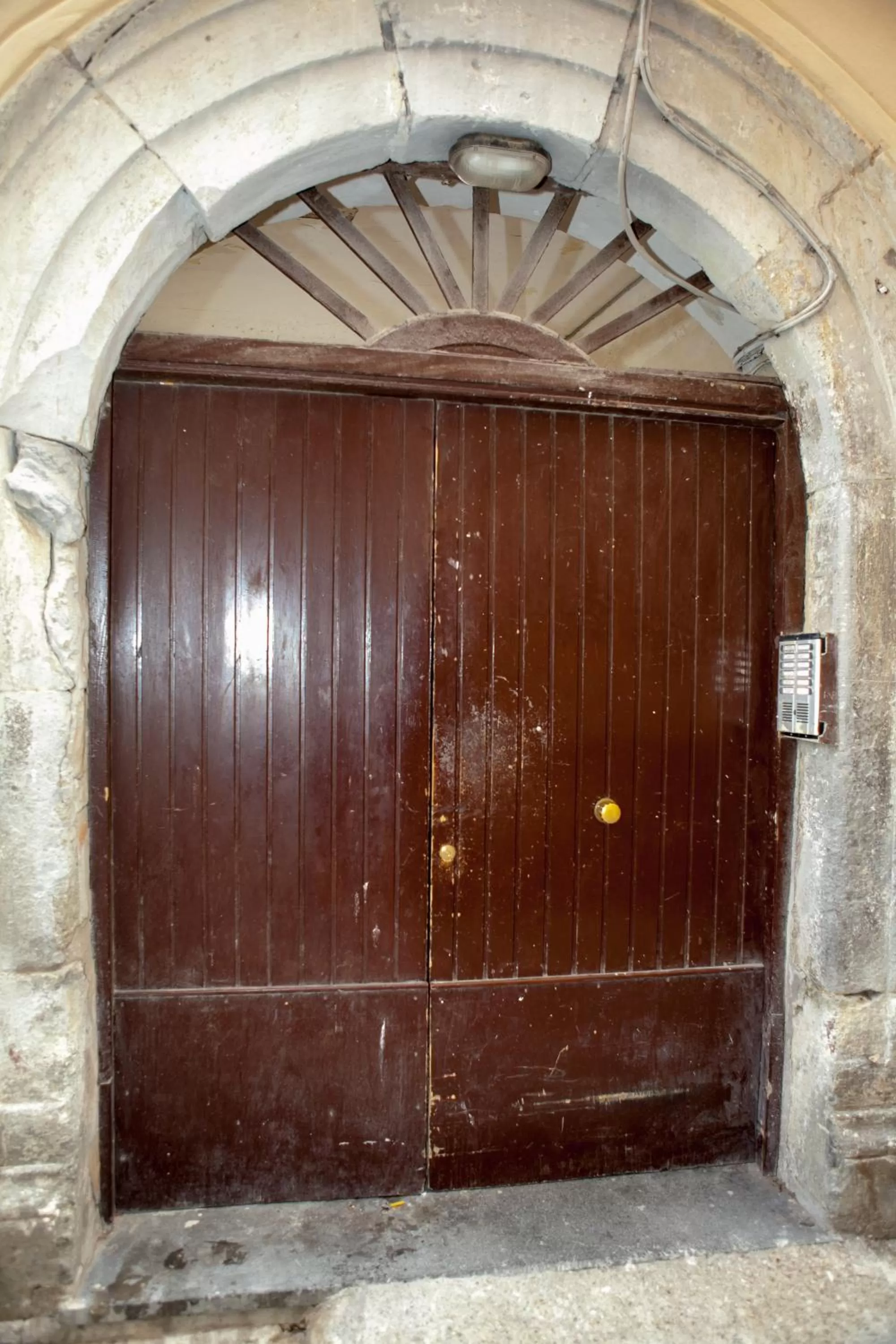 Property building in Vicolo 8