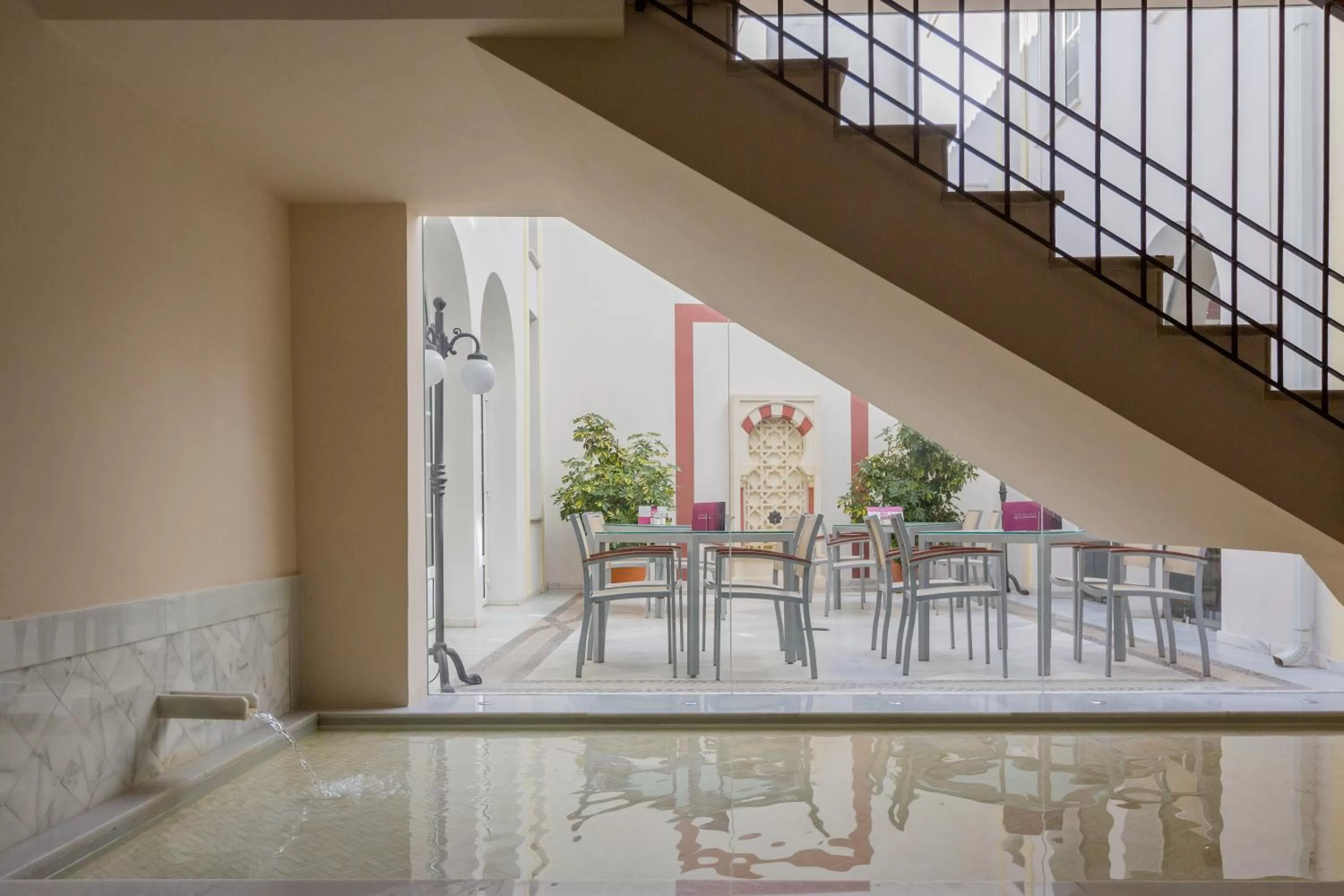 Patio in Hotel Macià Alfaros