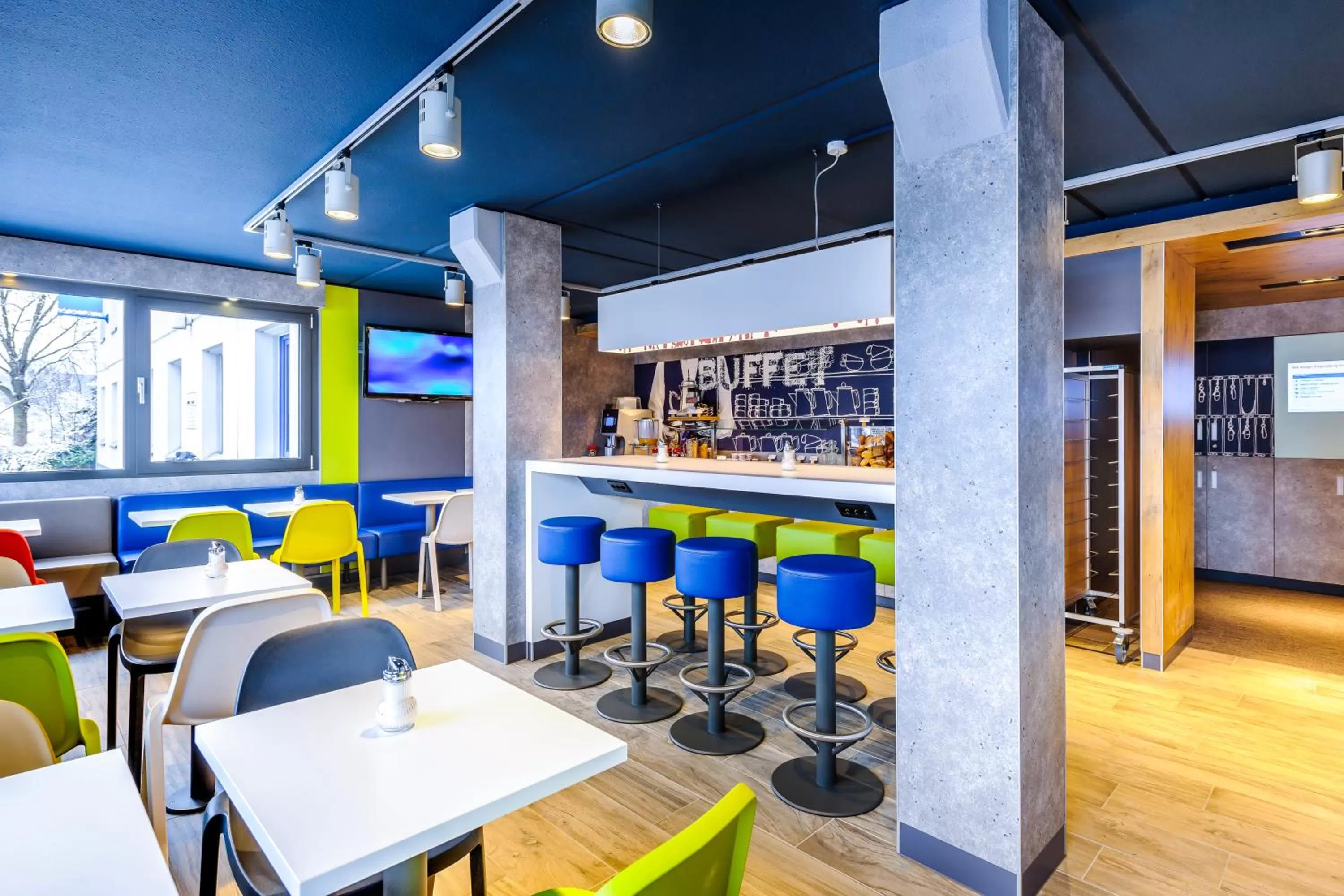 Buffet breakfast in ibis budget Lyon Gerland