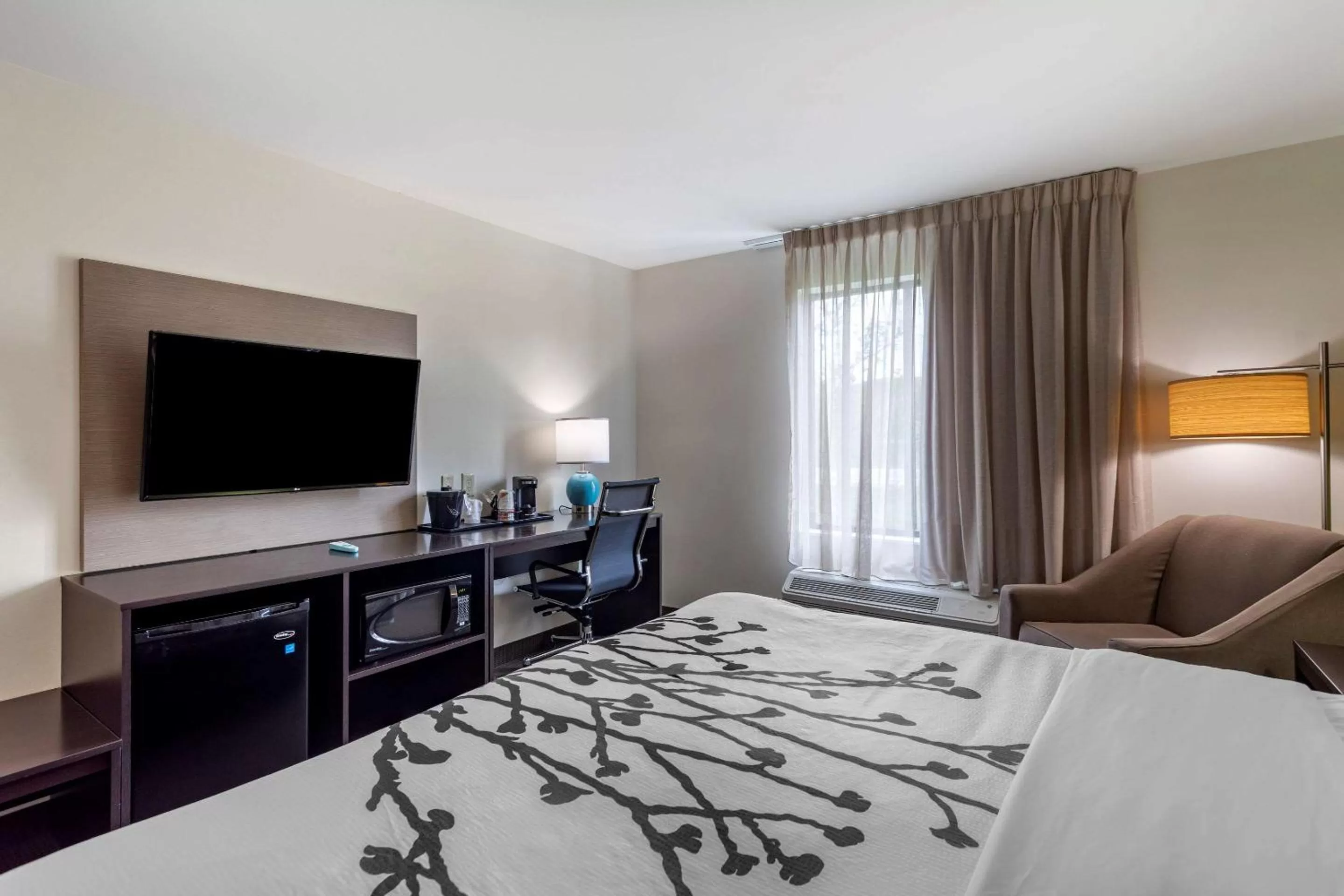 TV and multimedia, Bed in Sleep Inn Bowling Green North