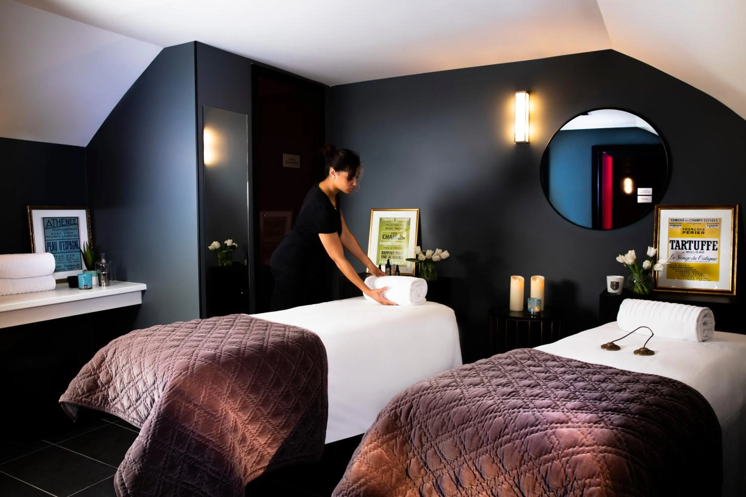 Massage, Bed in Hotel Monsieur & Spa