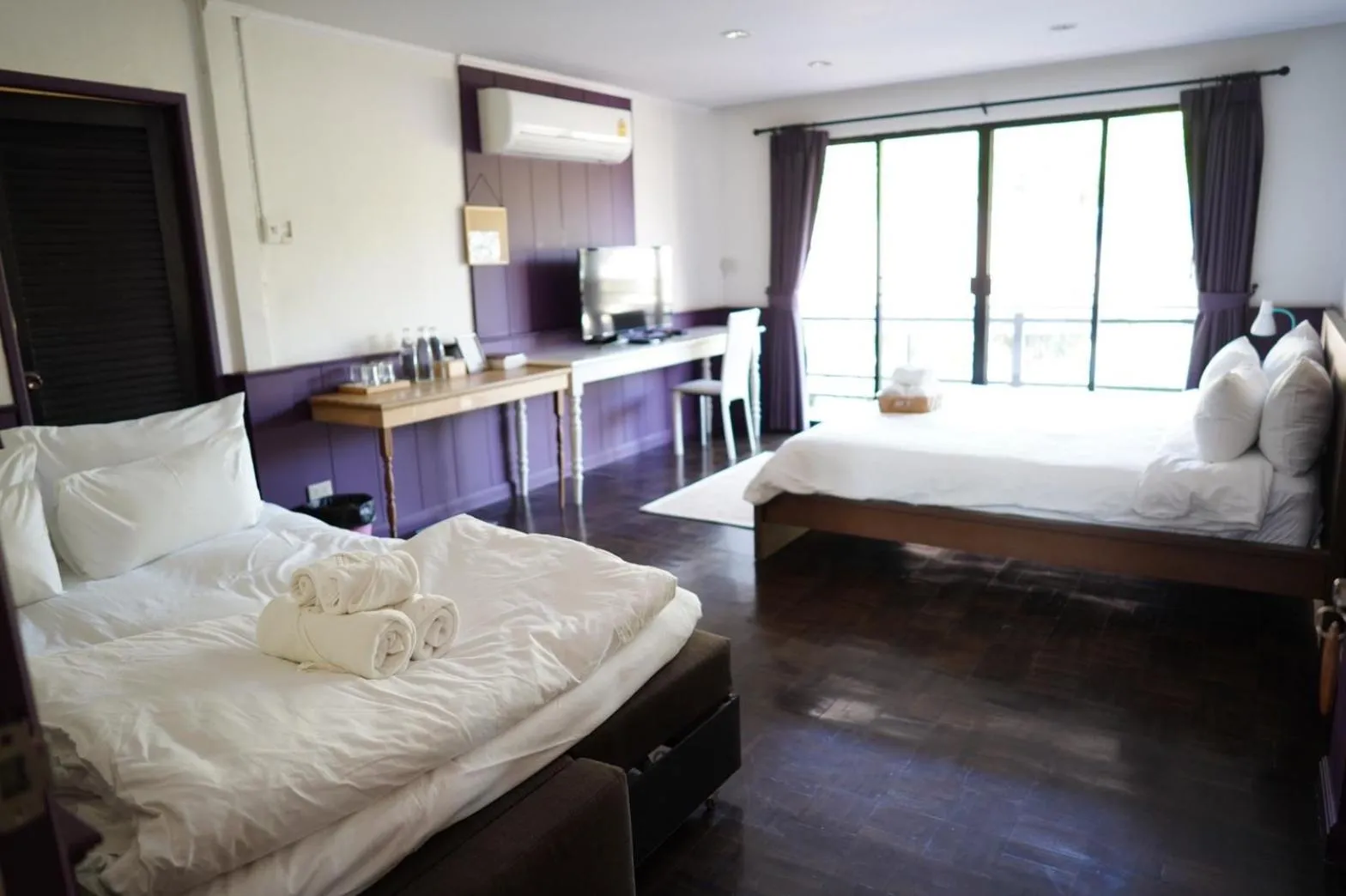 Photo of the whole room, Bed in Villa Panalai