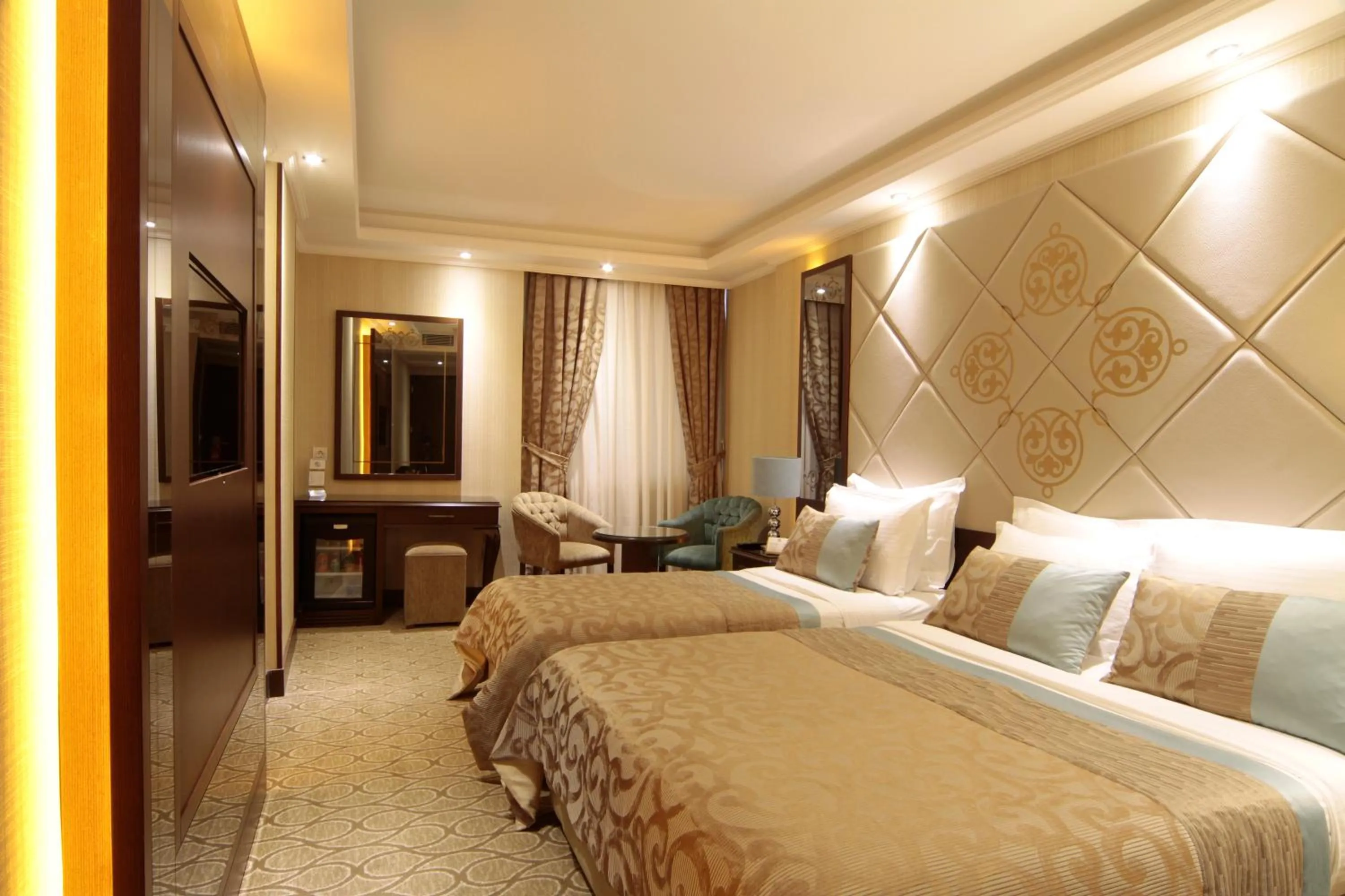 Photo of the whole room, Bed in Black Bird Hotel