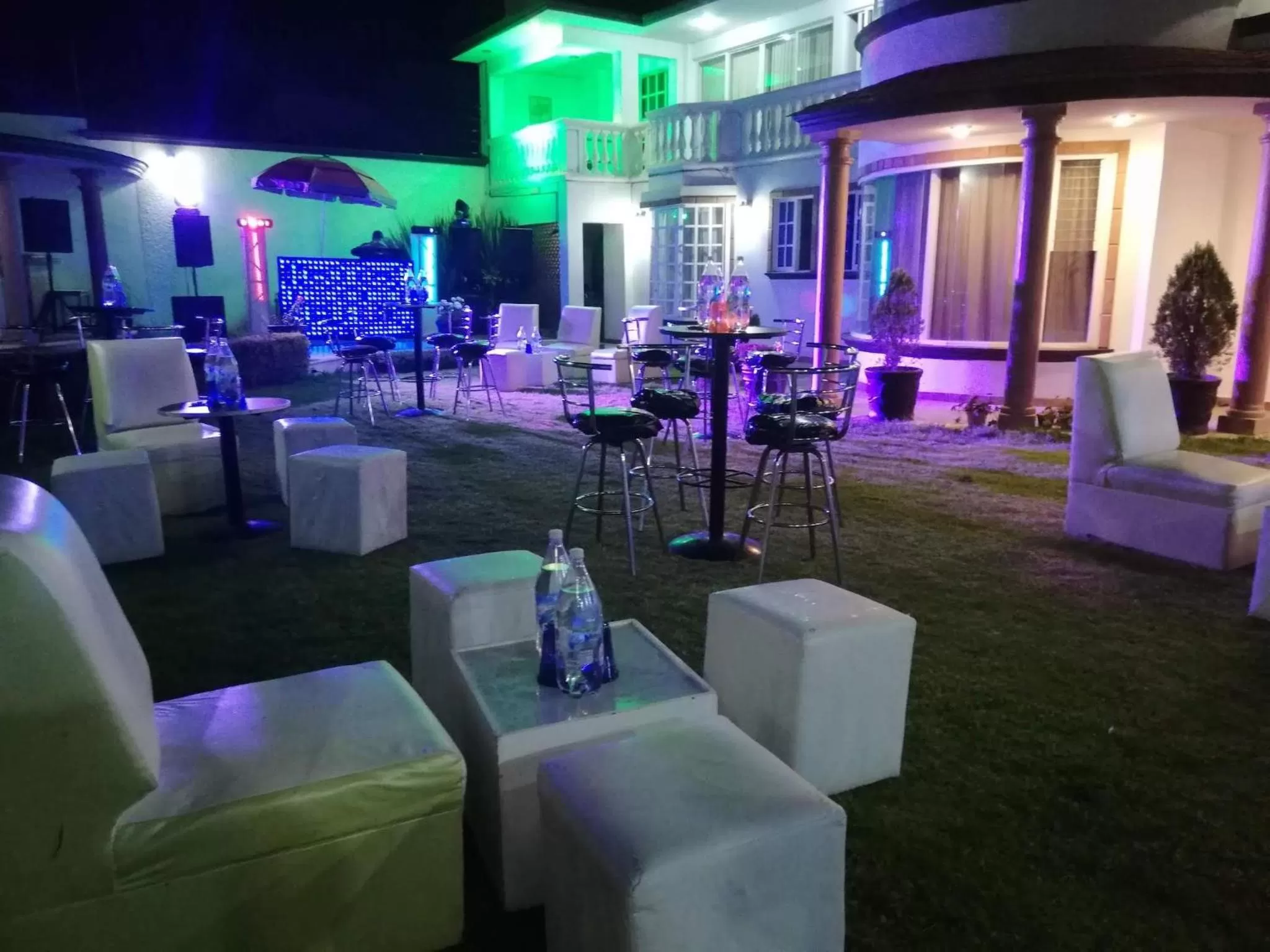 Property building in La Aurora Hotel Like Home