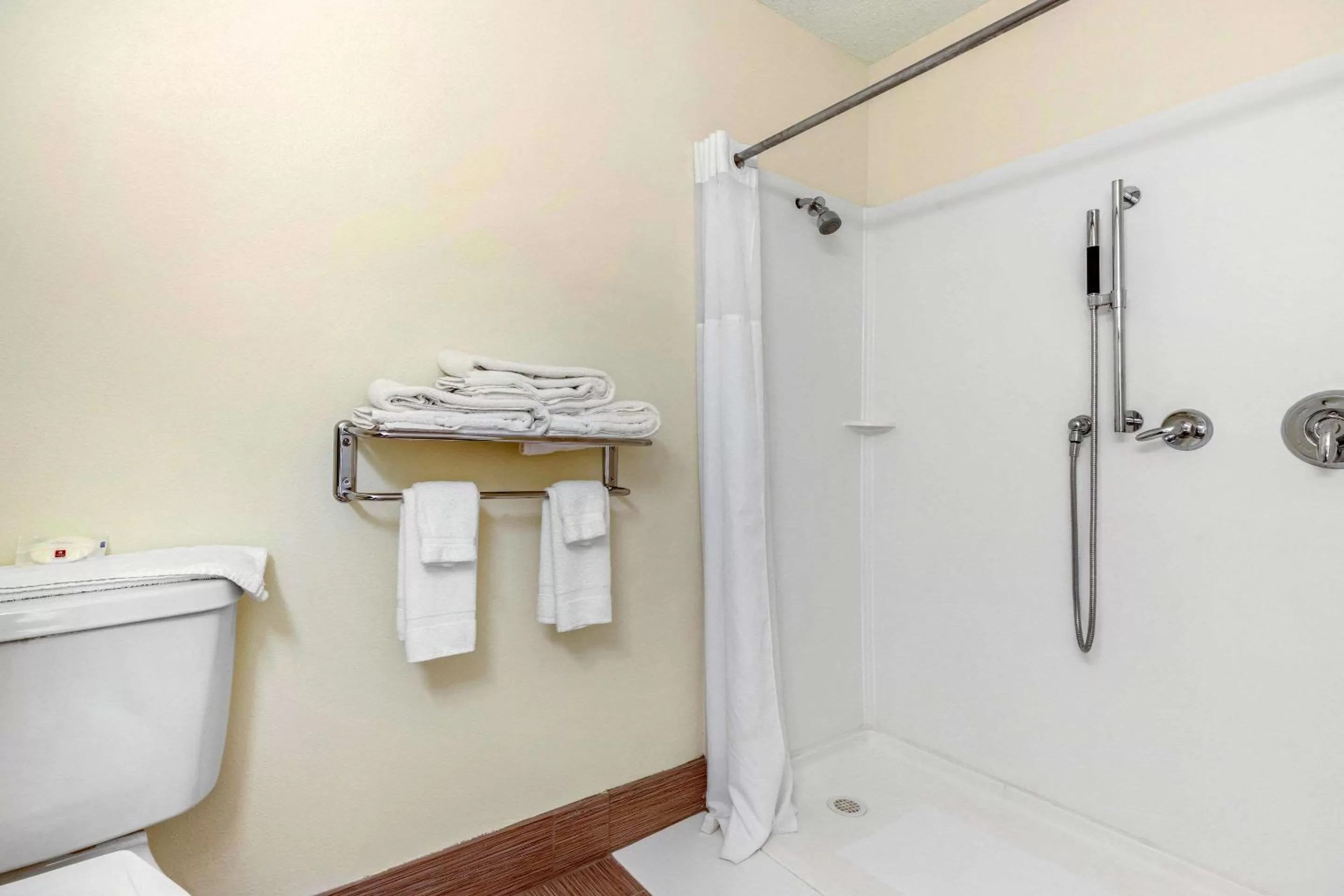 Bathroom in Days Inn and Suites by Wyndham Oxford