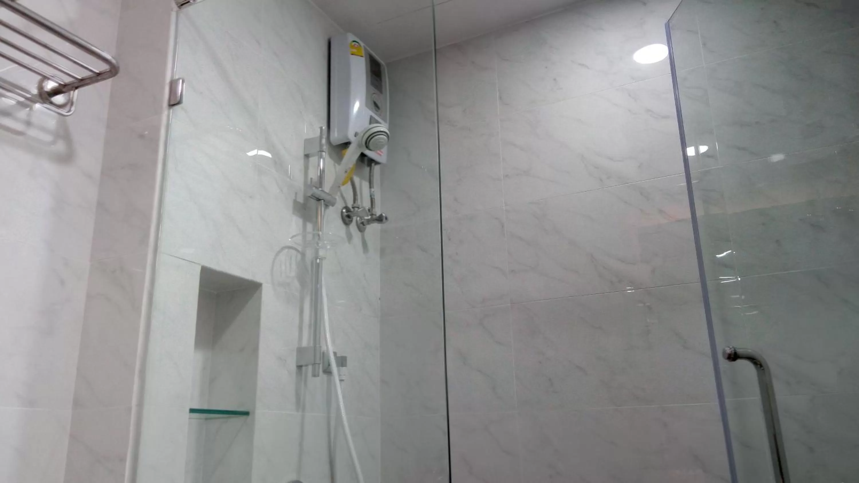 Bathroom in Chang Buri Resort & Koh Chang Hillside