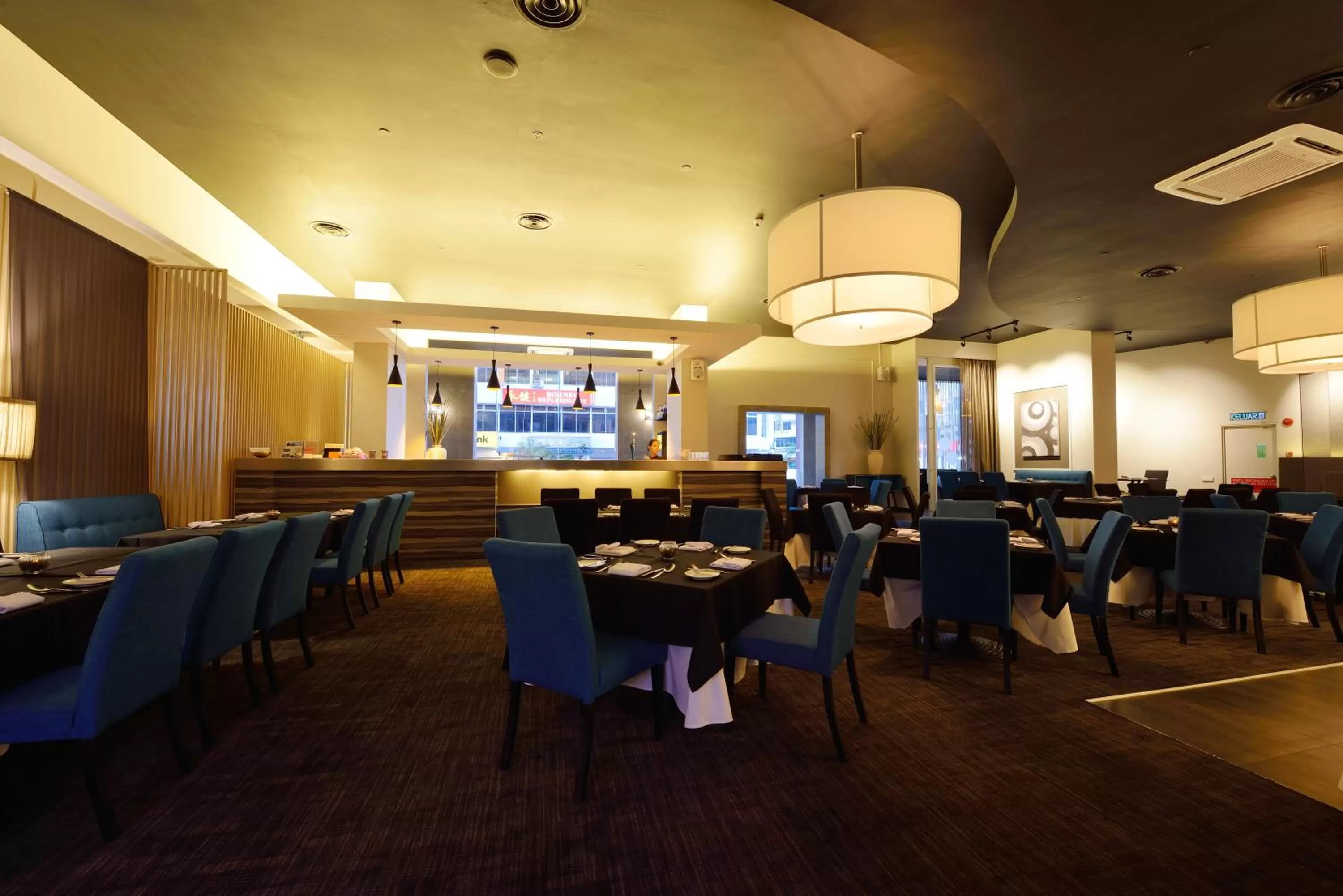 Restaurant/places to eat in Abell Hotel