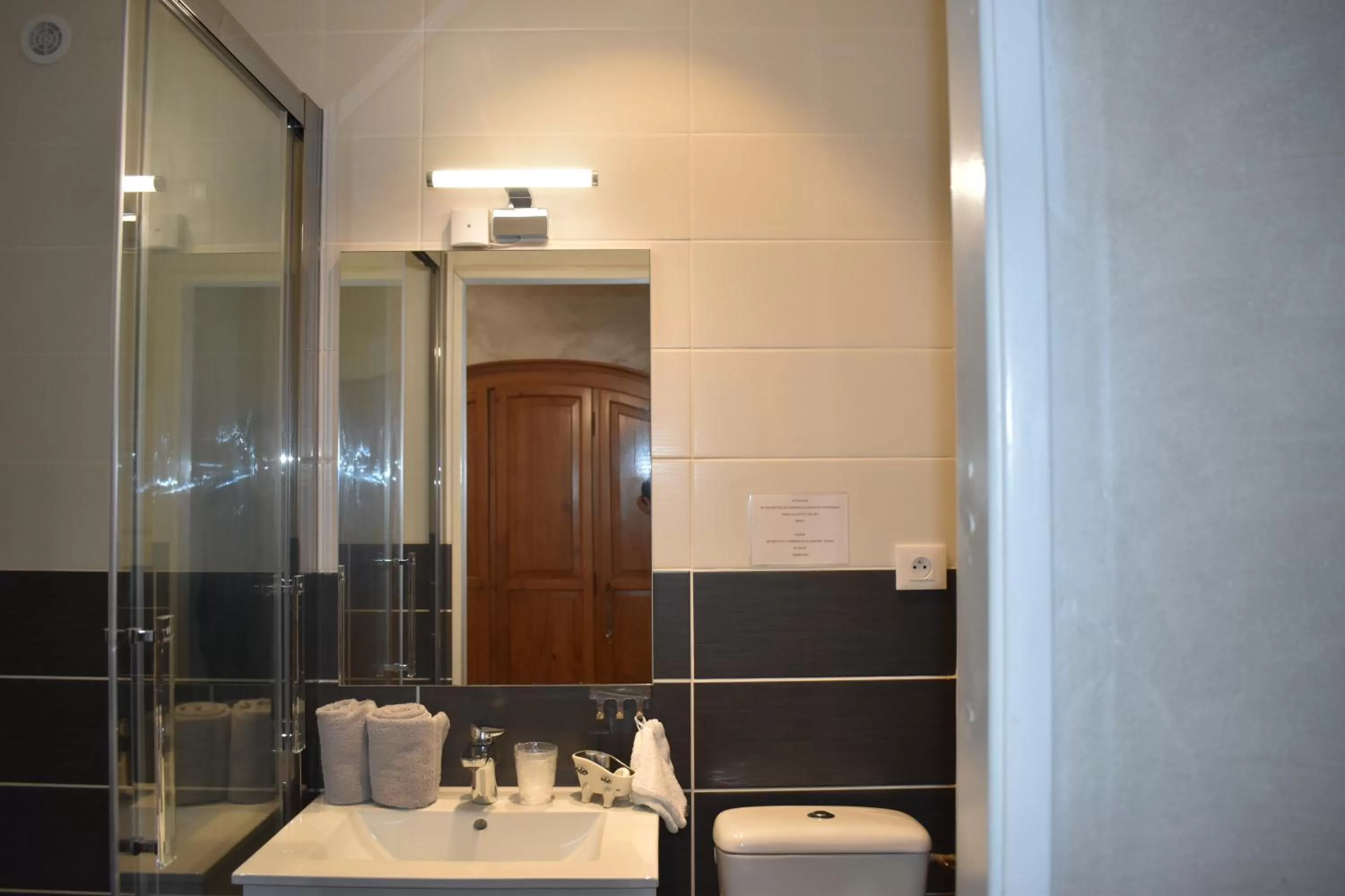 Bathroom in Chez Augustin