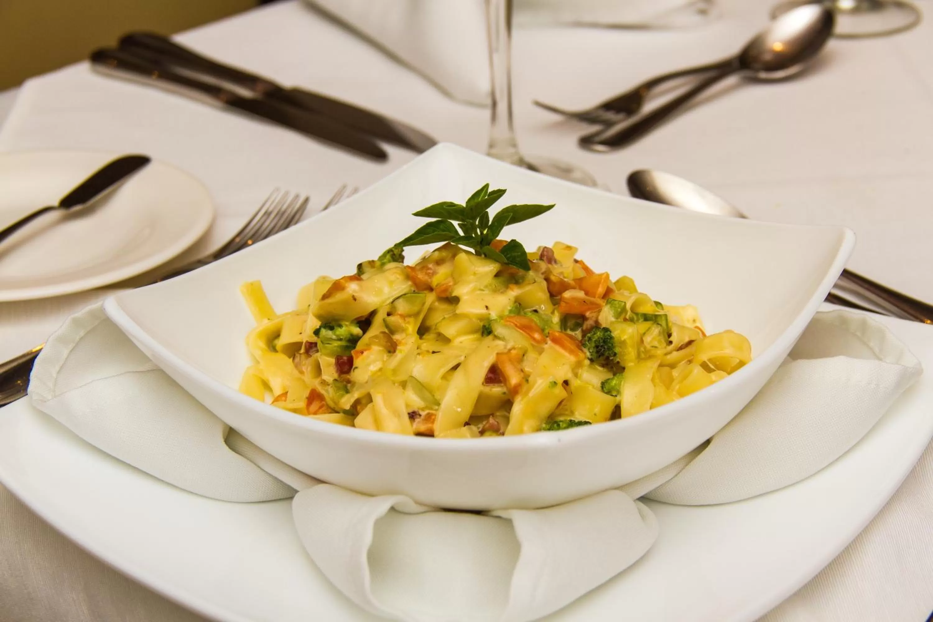 Restaurant/places to eat in Golden Tower Pinheiros by Fênix Hotéis