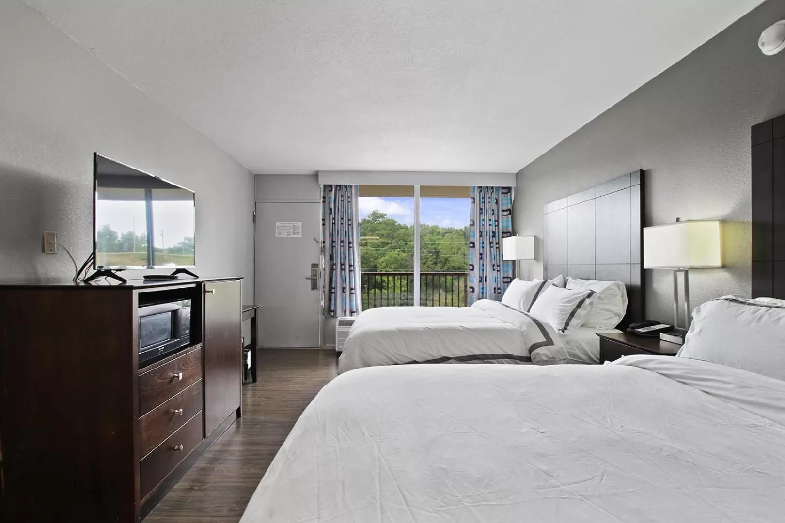 Photo of the whole room, Bed in The Resort at Lake of the Ozarks