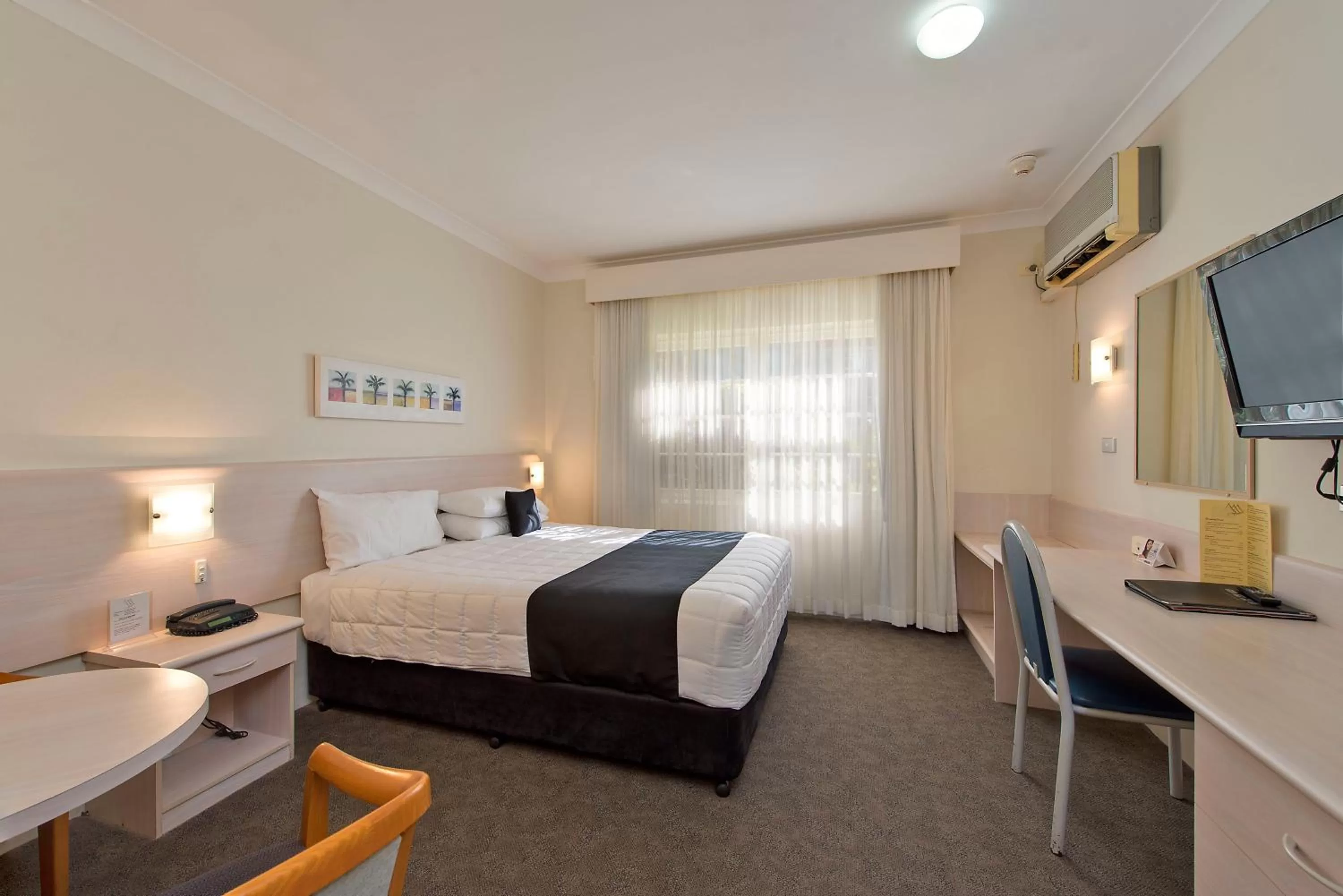 Bedroom, Bed in Comfort Inn All Seasons