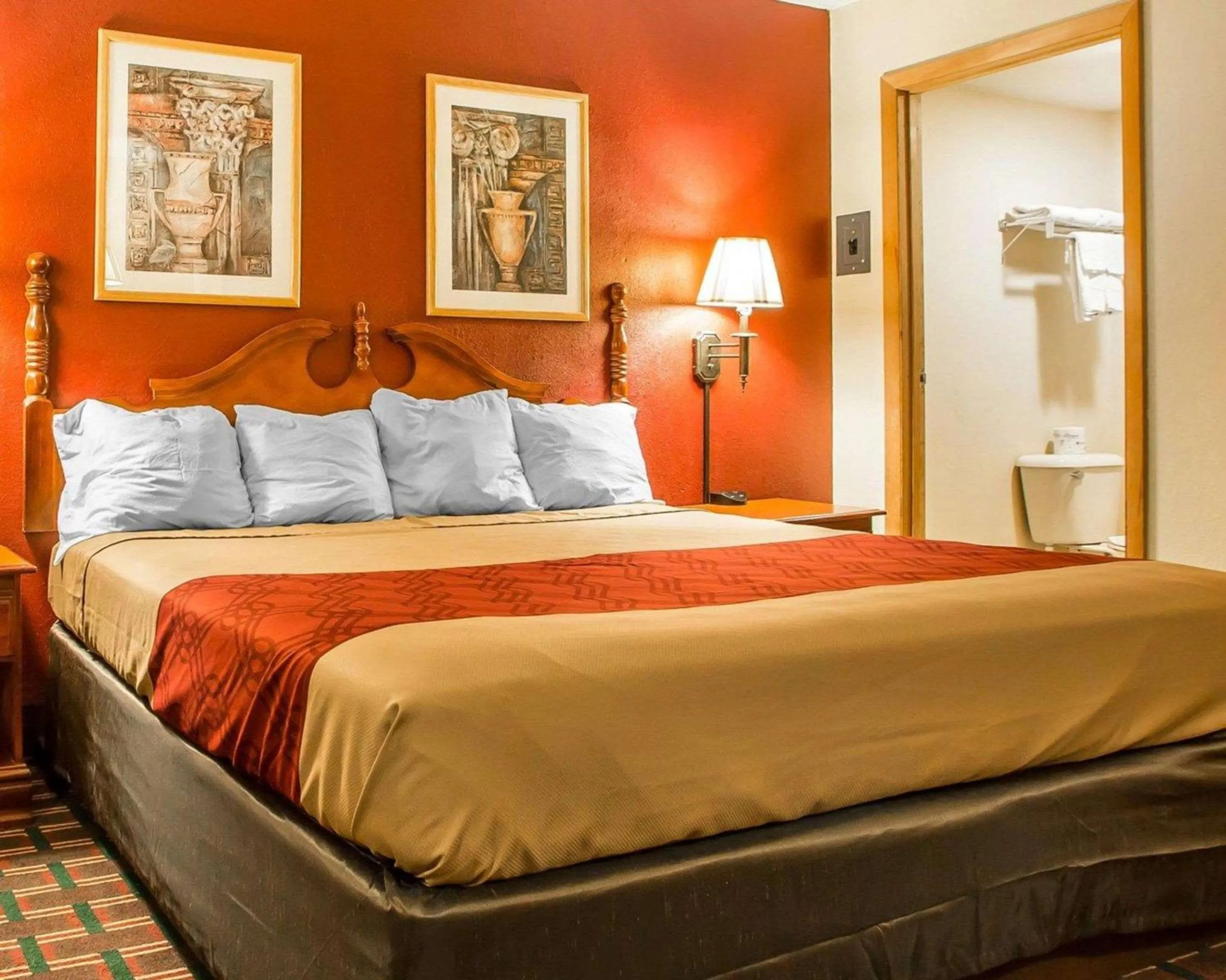 Photo of the whole room, Bed in Rodeway Inn Montpelier