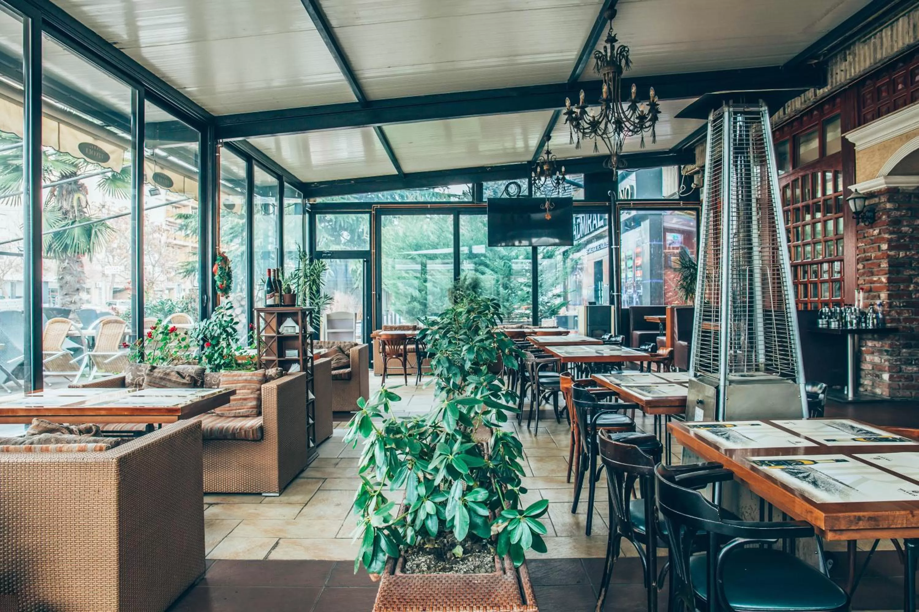 Restaurant/places to eat in Hotel Super 8