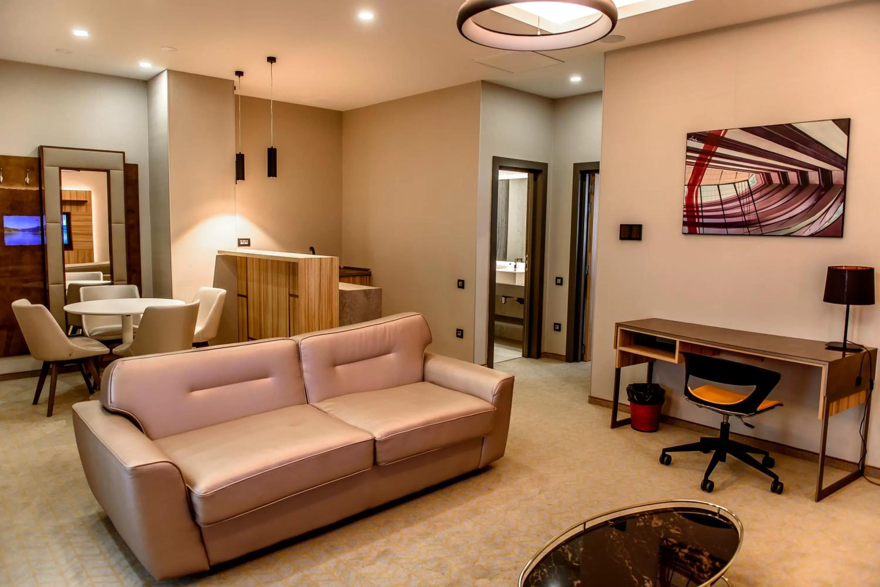 Kitchen or kitchenette in Ramada by Wyndham Ramnicu Valcea