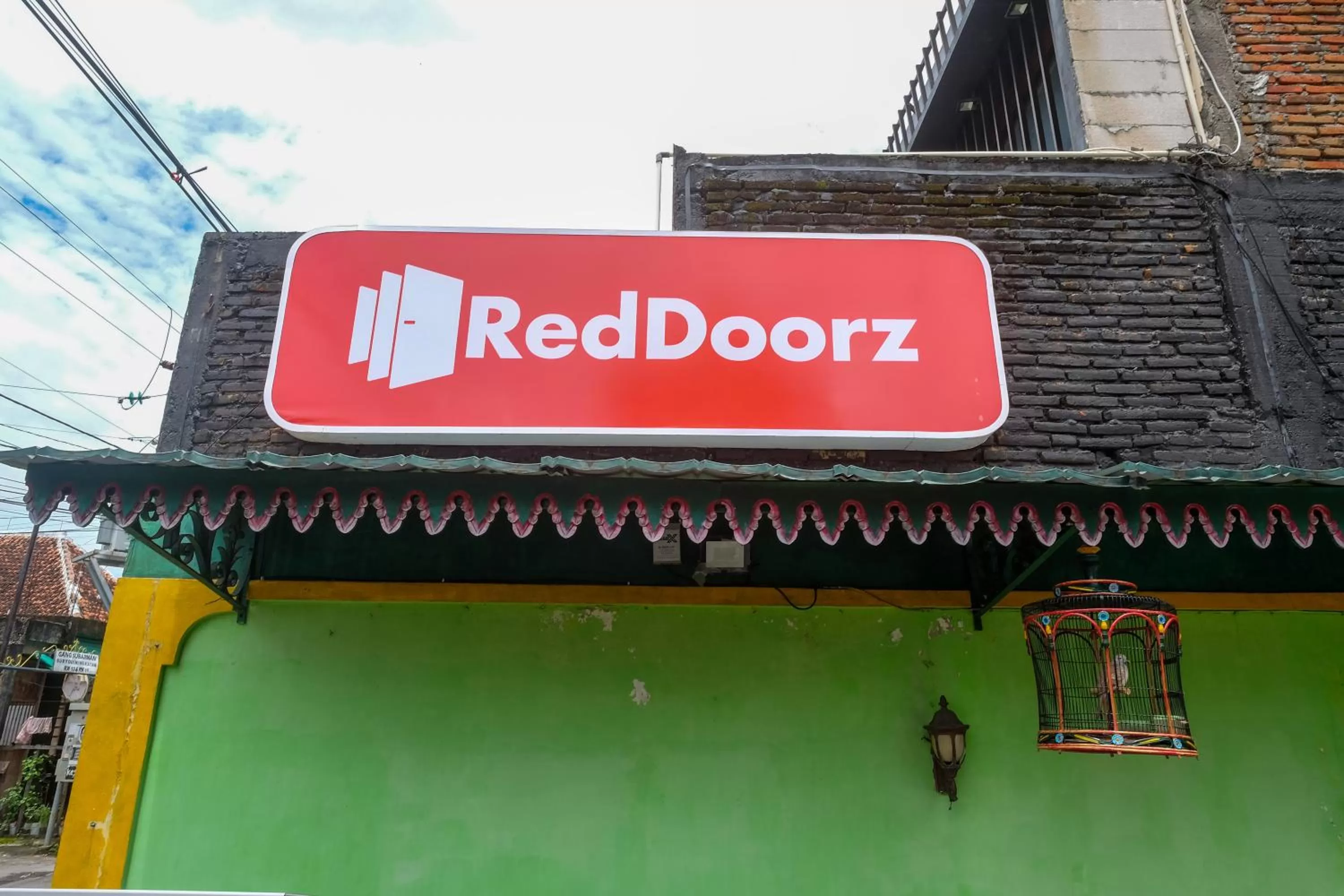Logo/Certificate/Sign in RedDoorz at Mamagayo Inn Yogyakarta