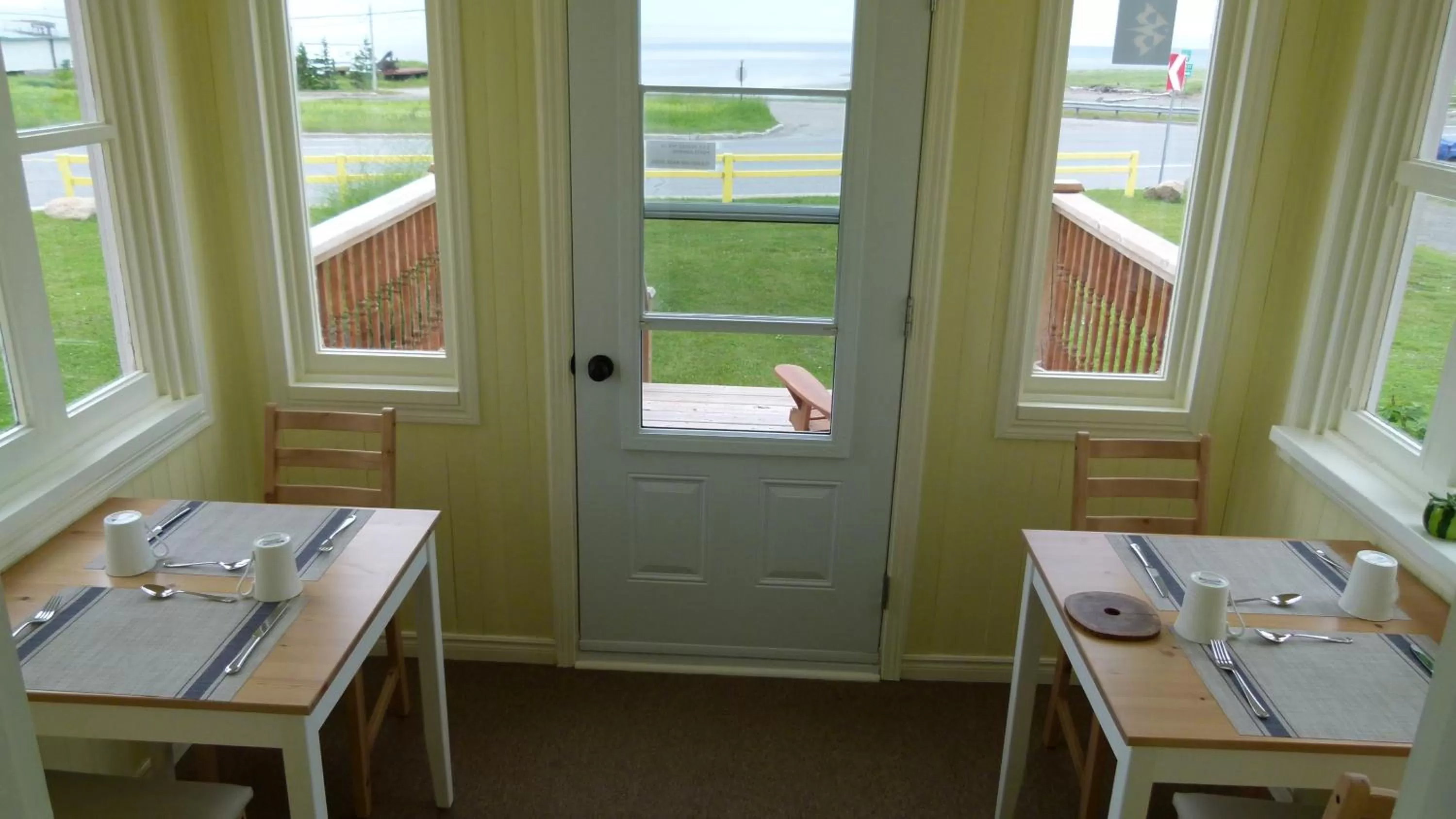 Dining area, Restaurant/Places to Eat in La Maison entre Mer Montagnes