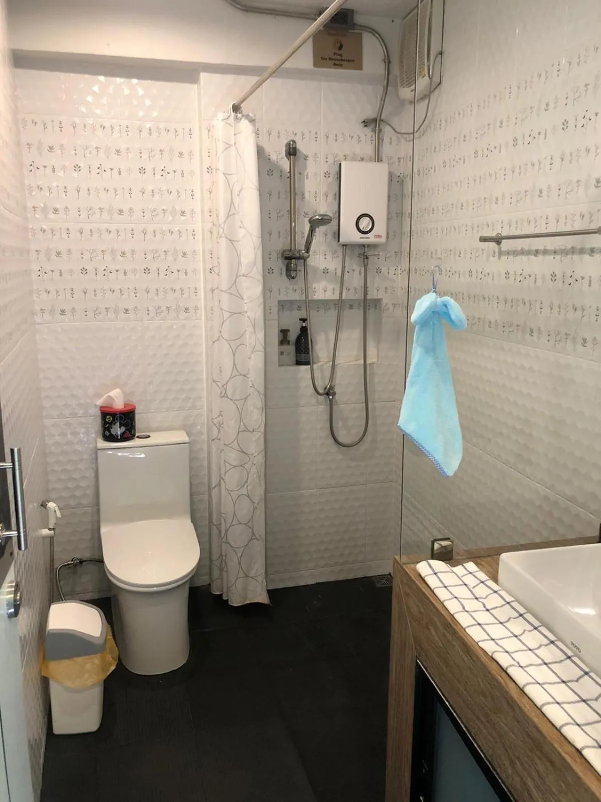 Bathroom in Baan Lung Poshtel