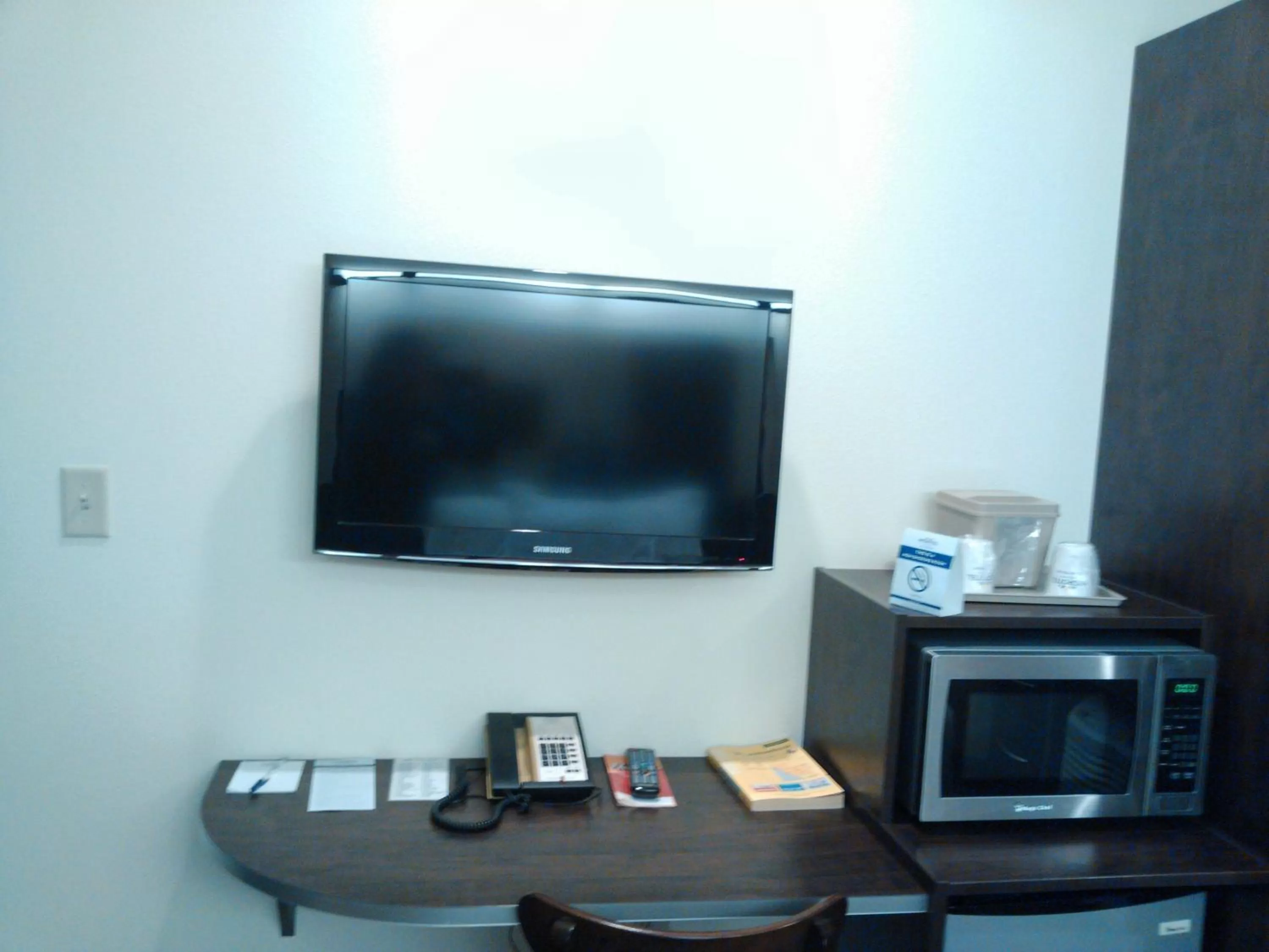 TV and multimedia in Microtel Inn and Suites Eagle Pass
