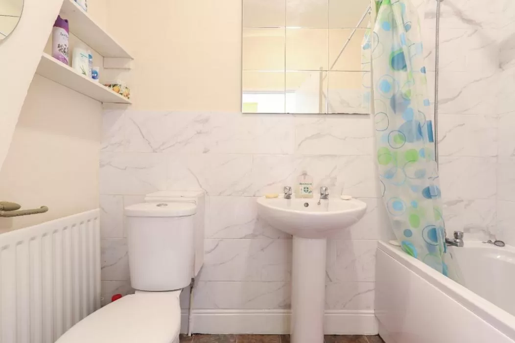 Bathroom in Bradford Digs
