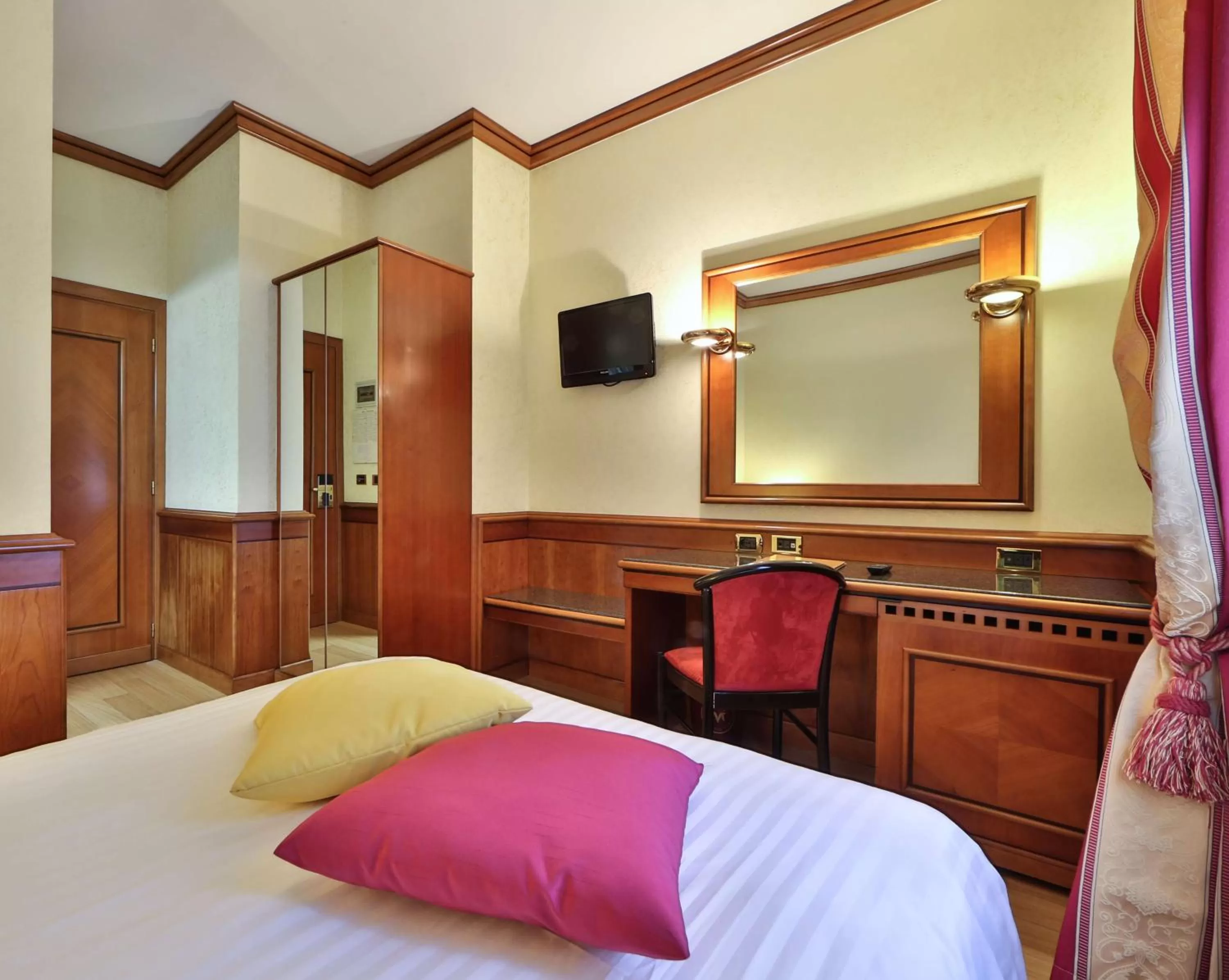 Bedroom, Bed in Best Western Hotel Moderno Verdi