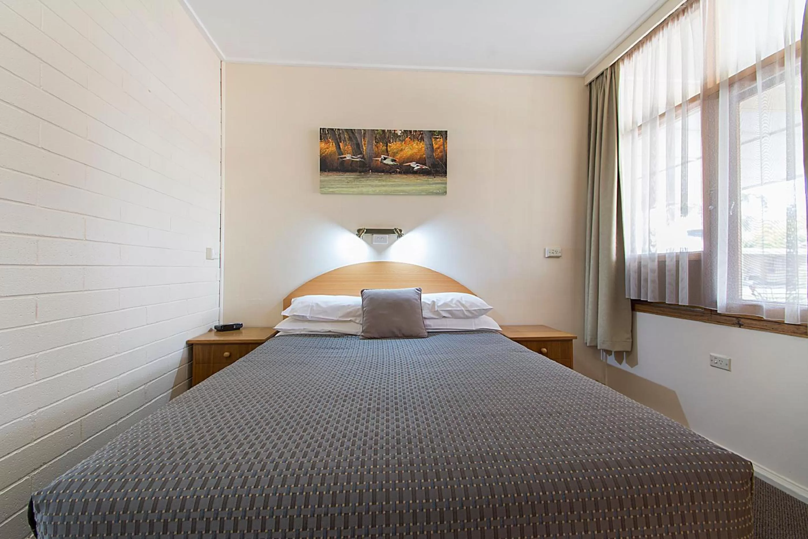 Bed in Citrus Valley Motel