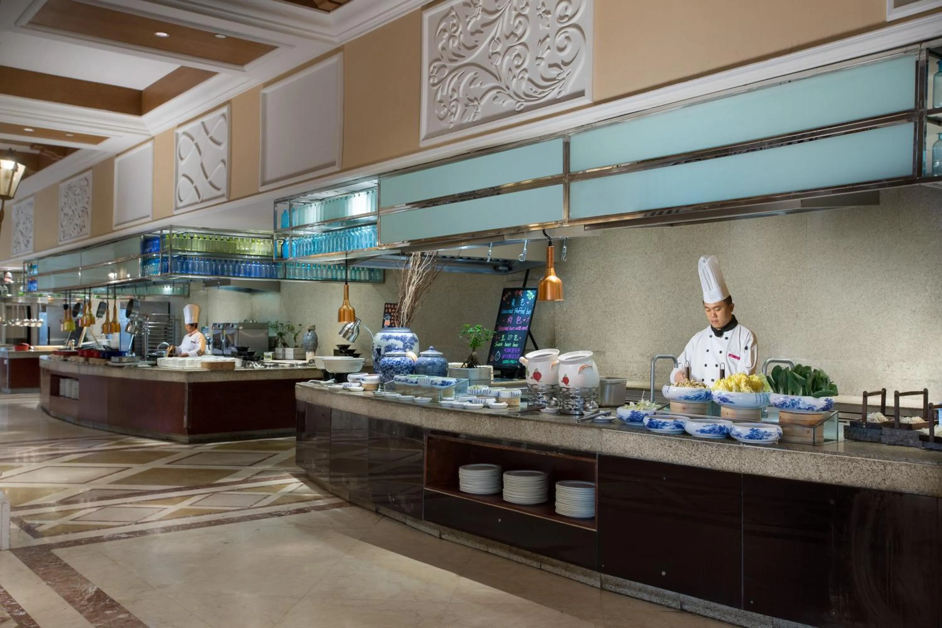 Restaurant/places to eat in Crowne Plaza Ocean Spring Resort by IHG