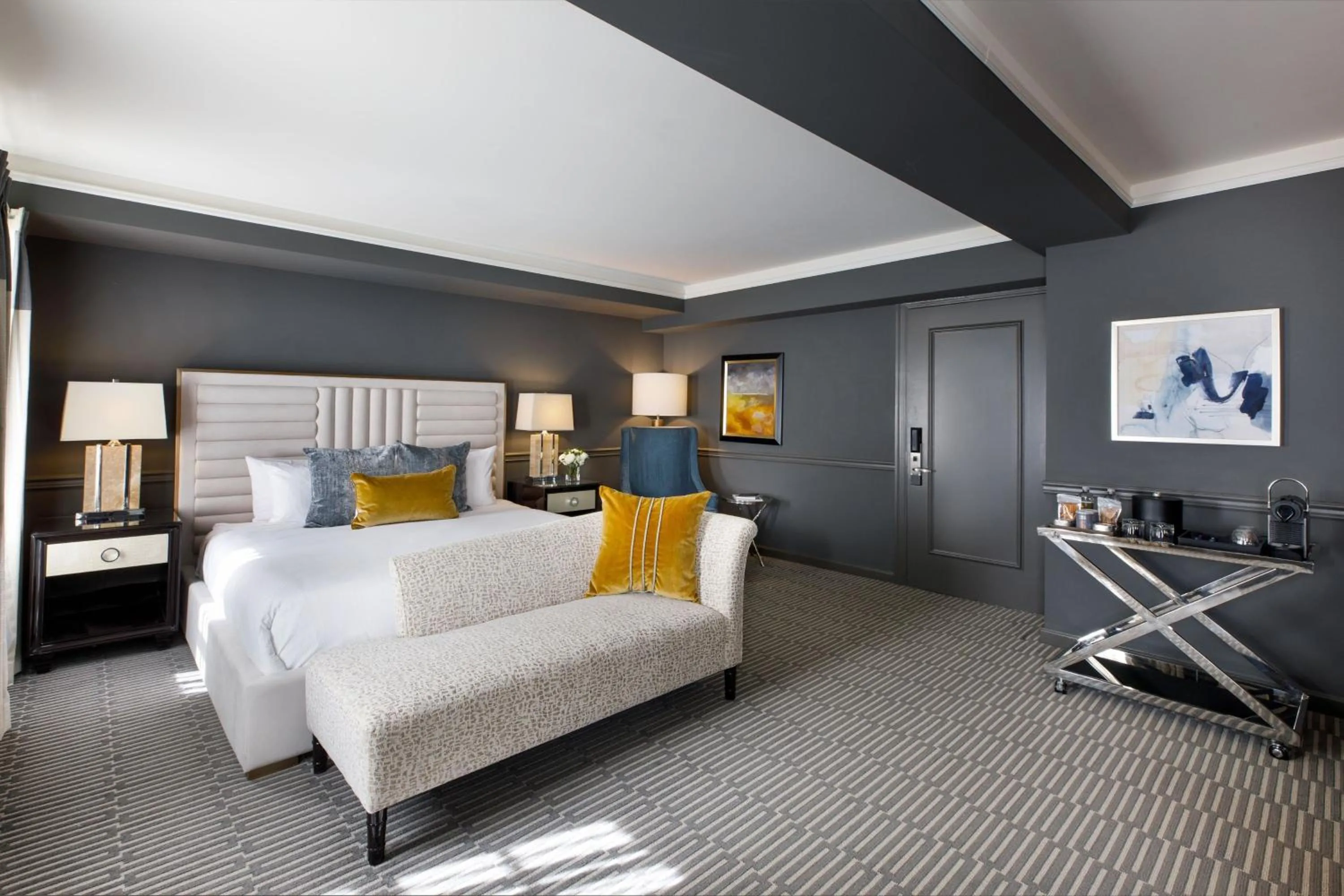 Photo of the whole room, Bed in Ambassador Hotel Tulsa, Autograph Collection